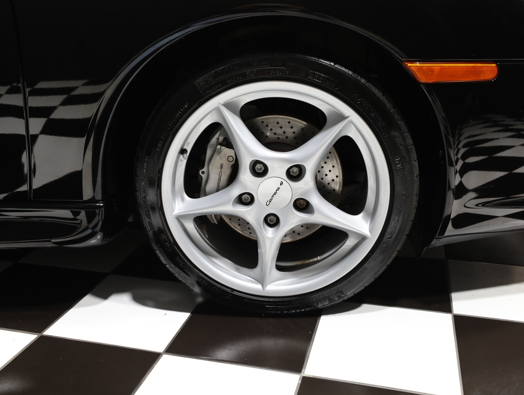 2003 Porsche 911 39