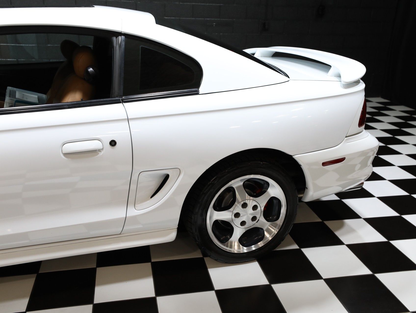 1996 Ford Mustang SVT Cobra 28