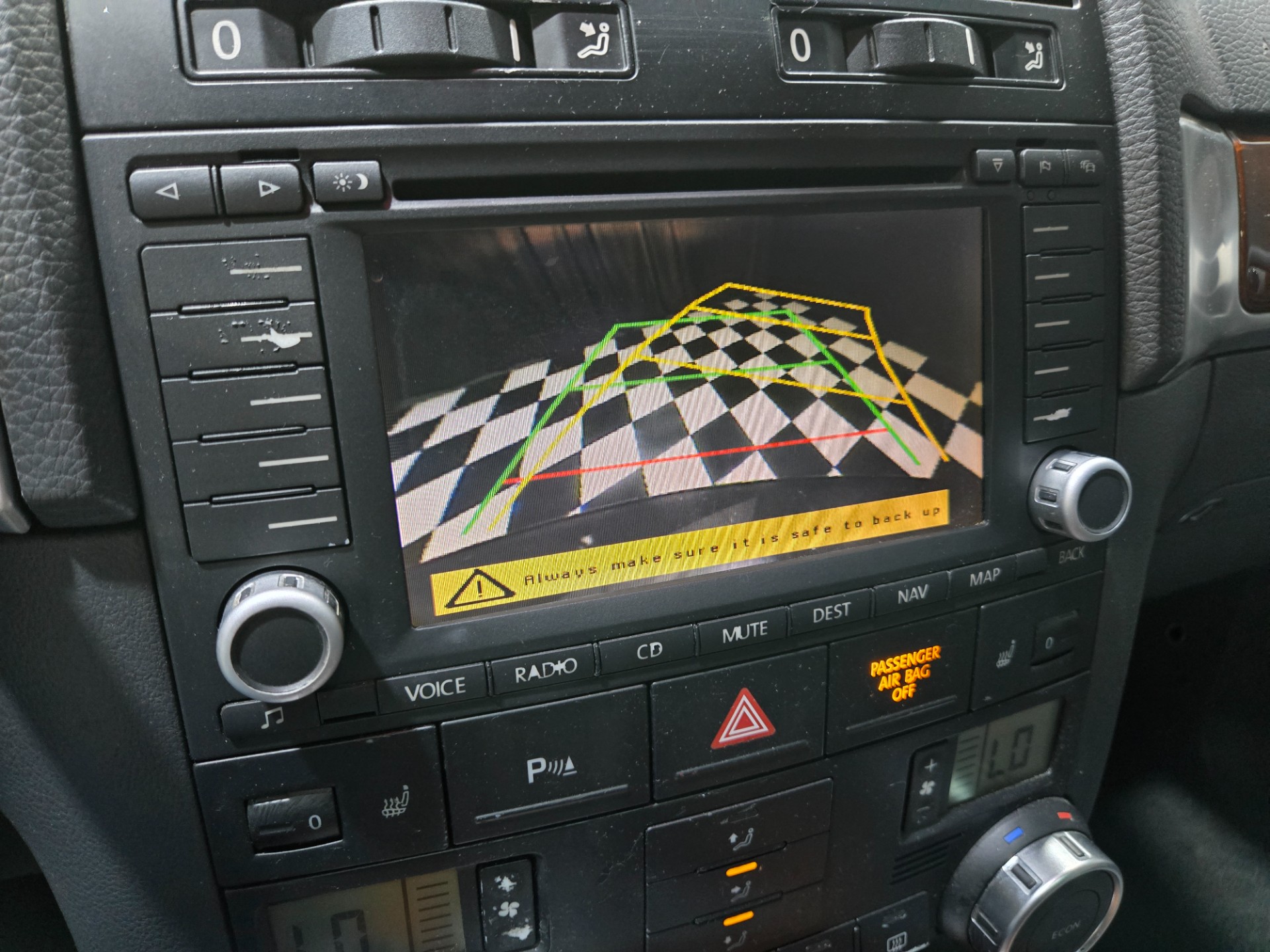 2006 Volkswagen Touareg 12