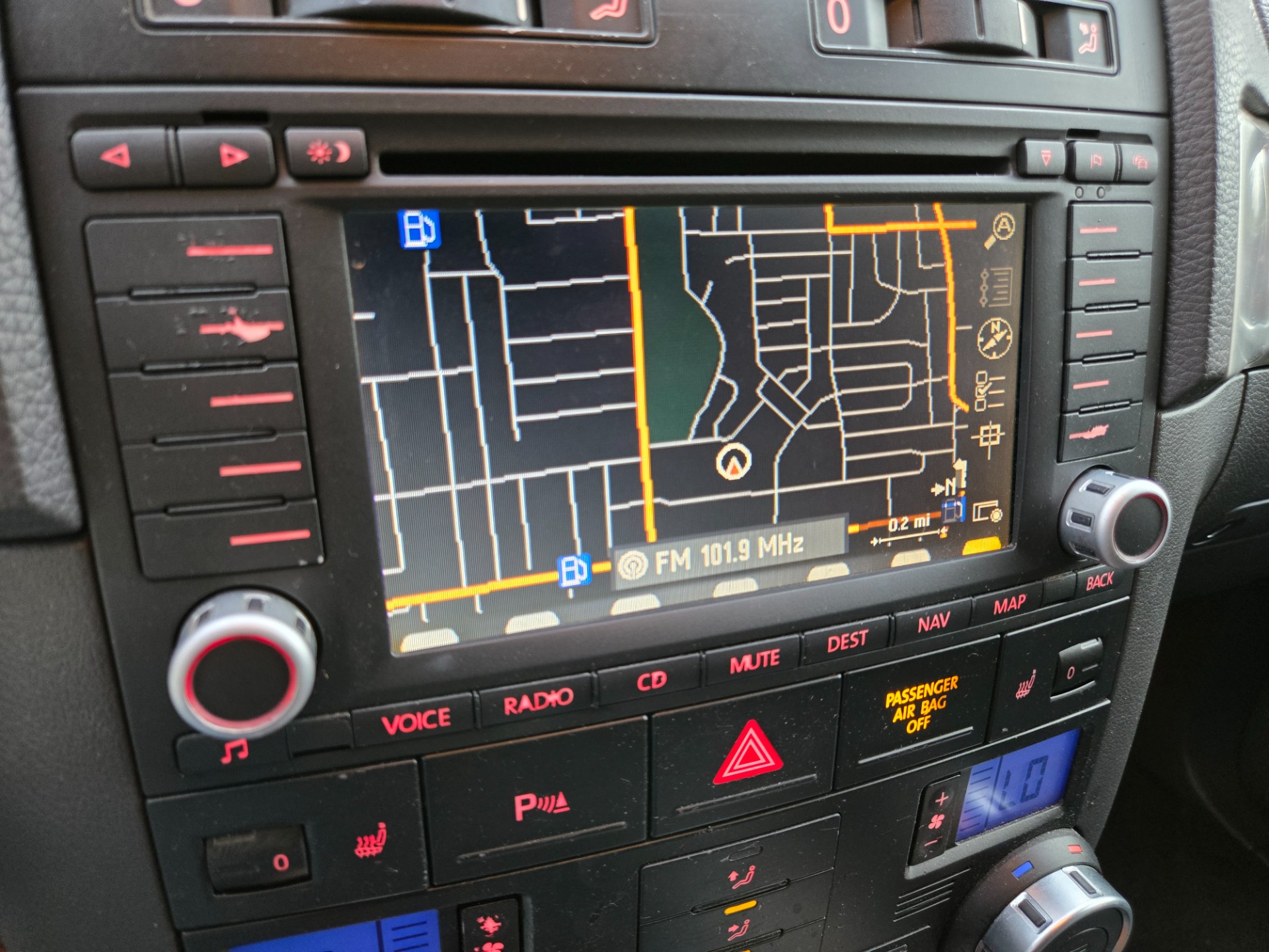 2006 Volkswagen Touareg 13