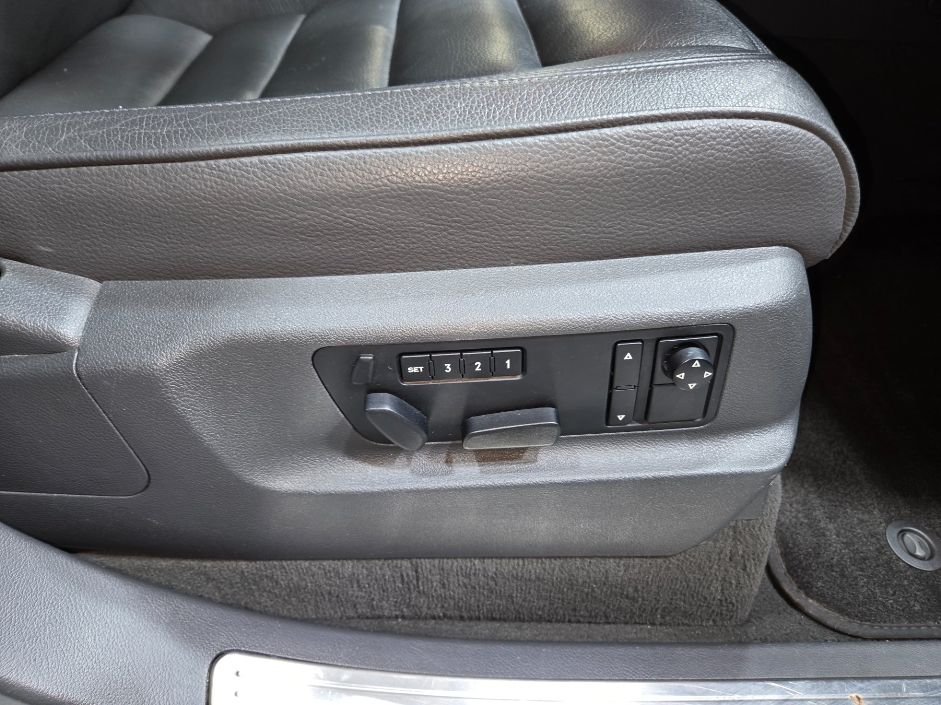 2006 Volkswagen Touareg 78