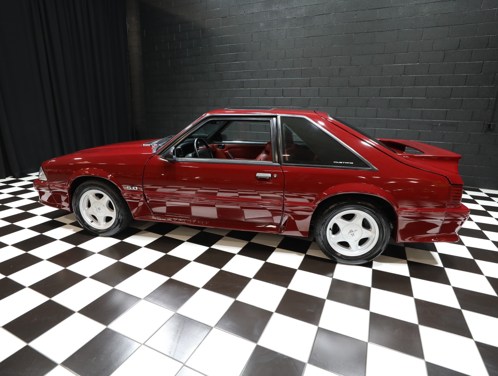 1990 Ford Mustang 30