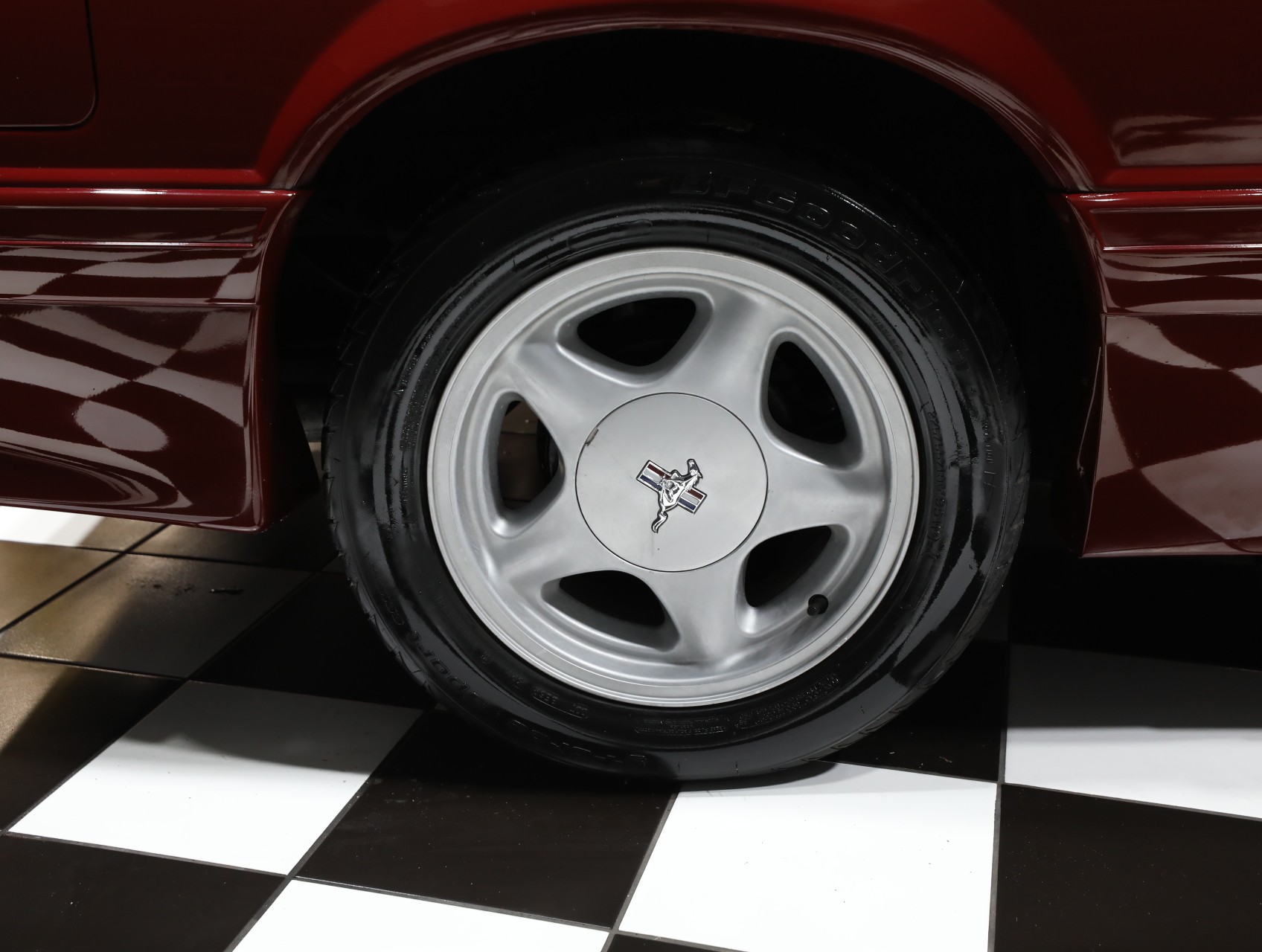 1990 Ford Mustang 35