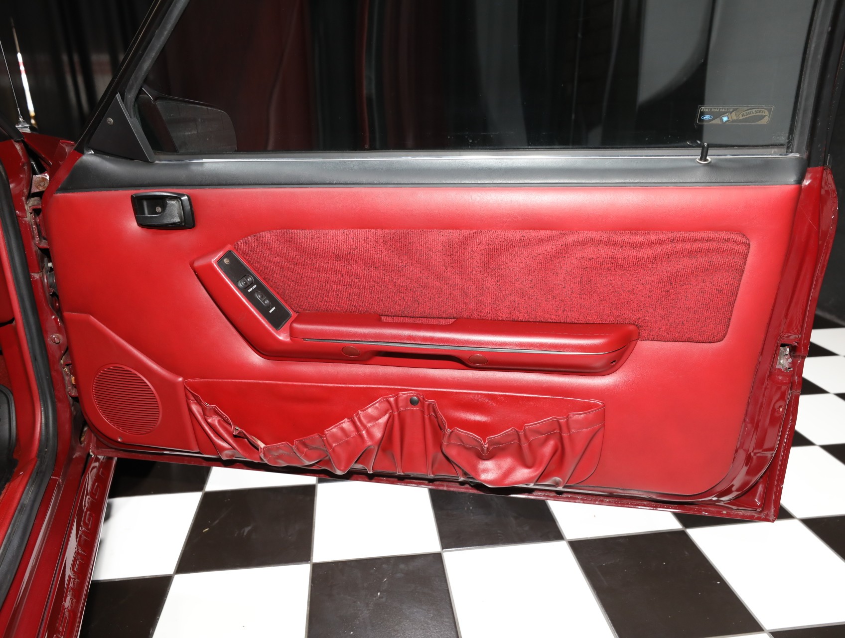 1990 Ford Mustang 36