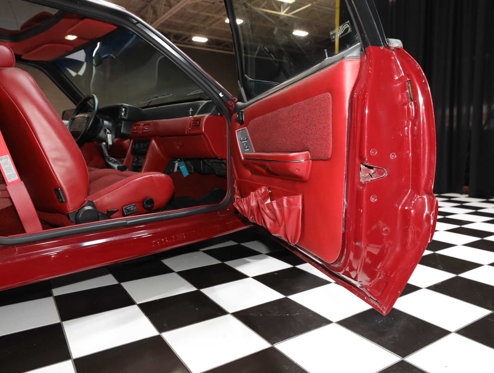1990 Ford Mustang 37