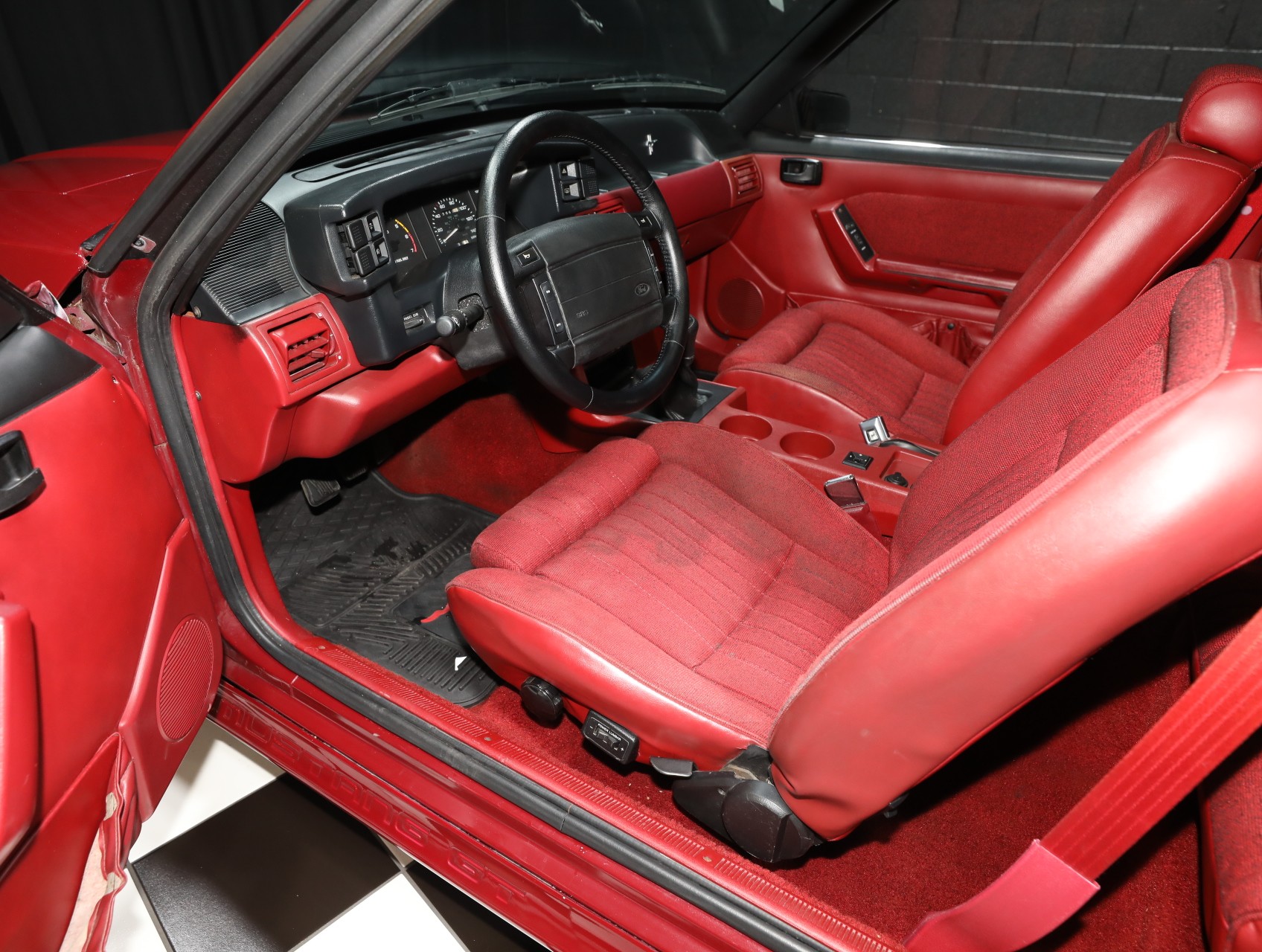 1990 Ford Mustang 3