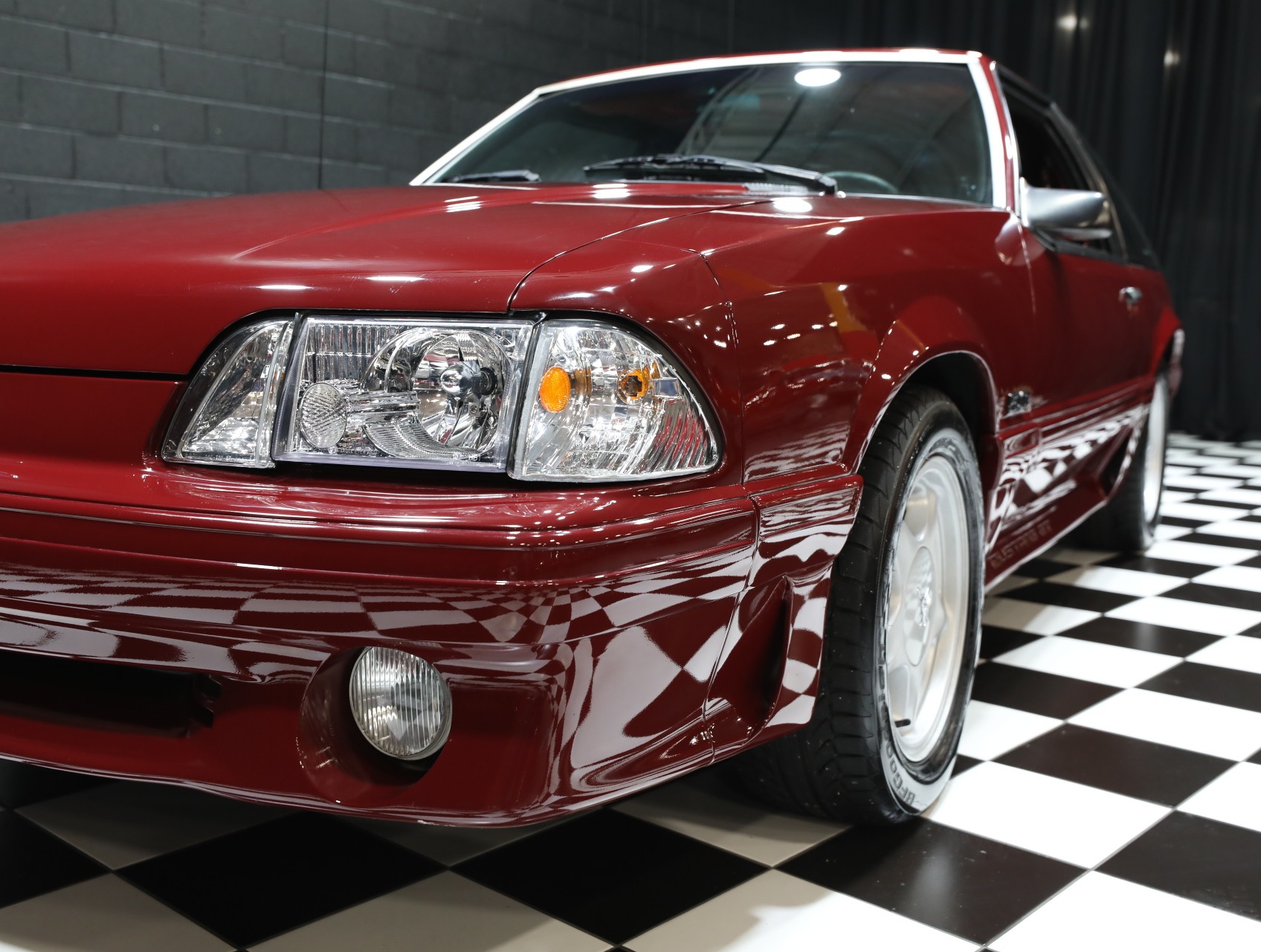 1990 Ford Mustang 9