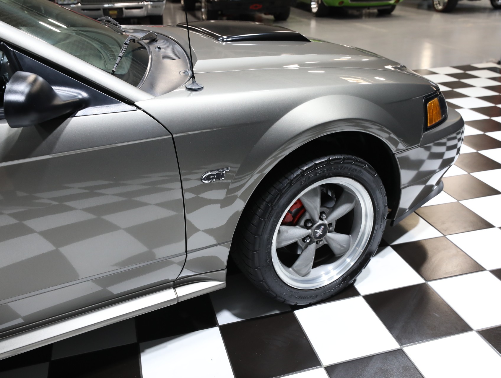 2002 Ford Mustang 16