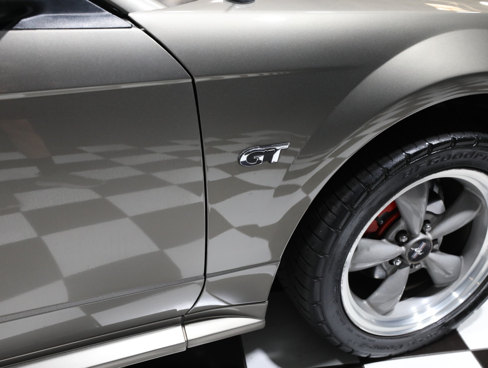 2002 Ford Mustang 18