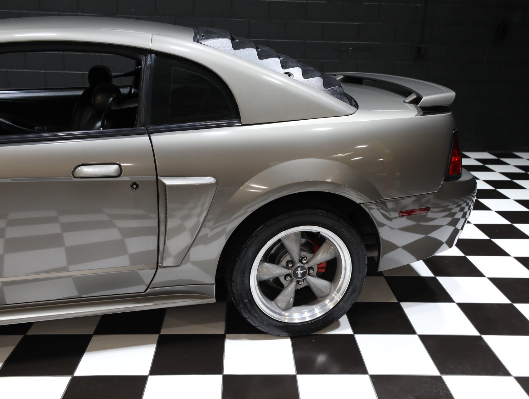 2002 Ford Mustang 30