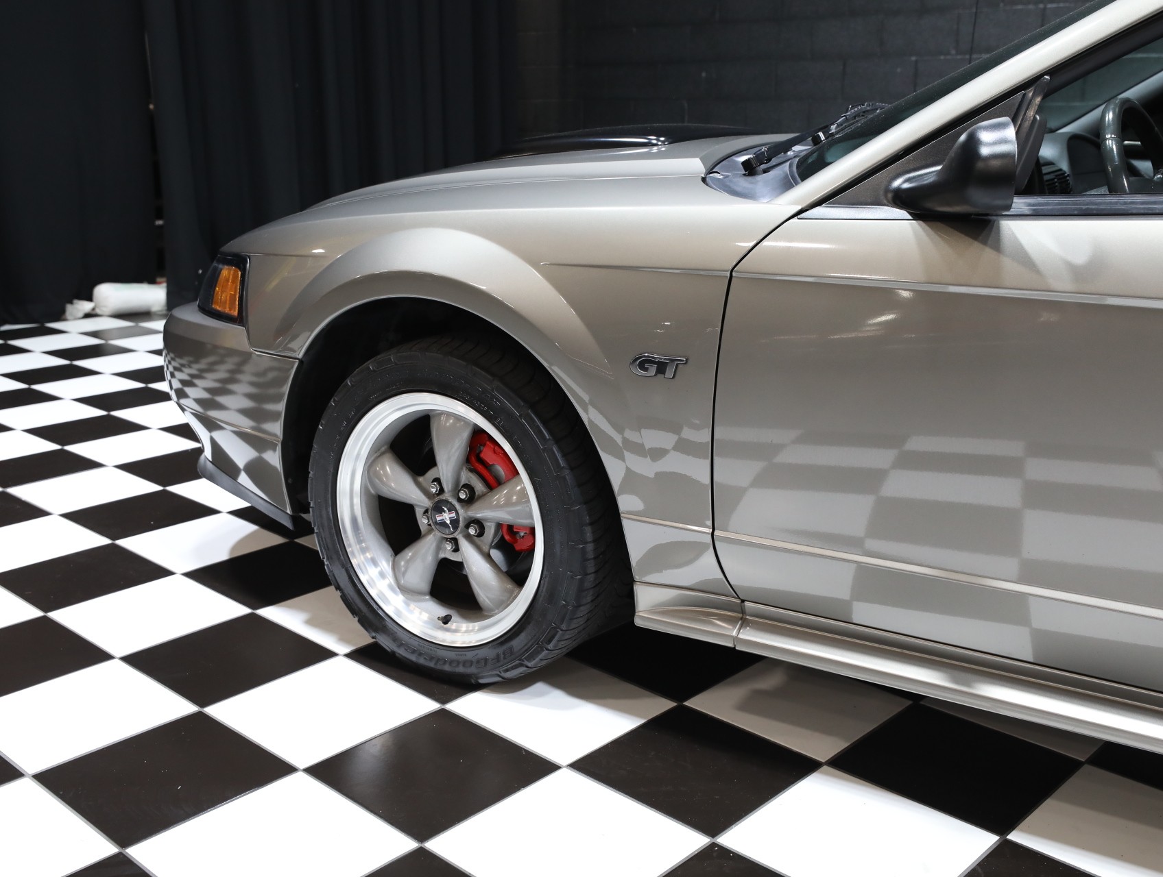 2002 Ford Mustang 32