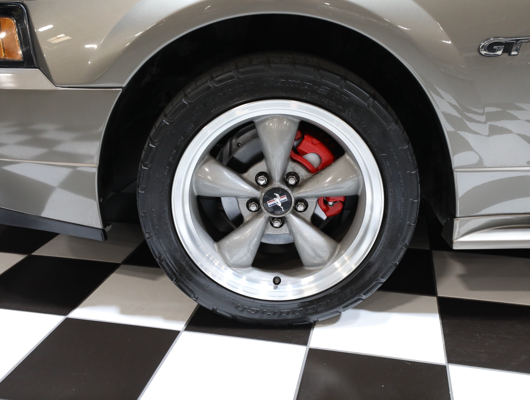 2002 Ford Mustang 34