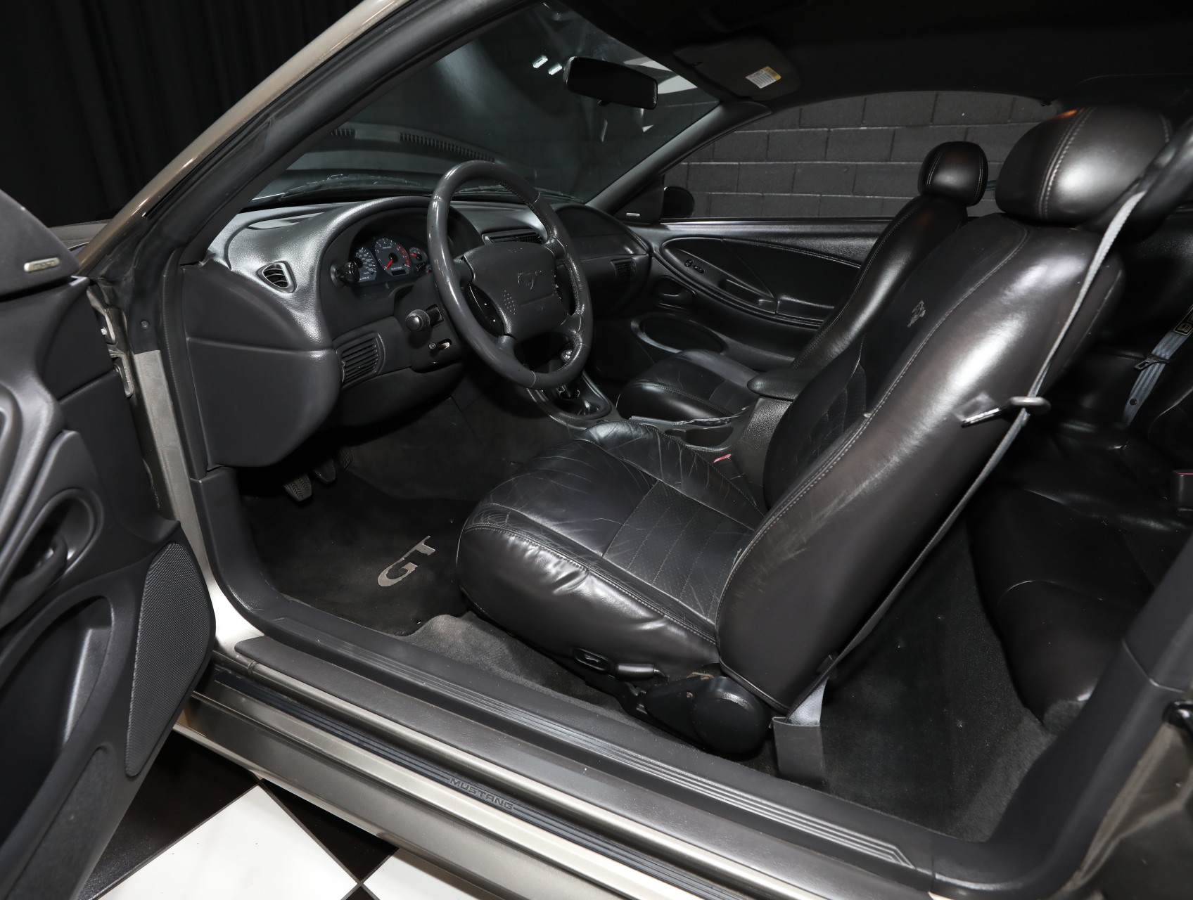 2002 Ford Mustang 3