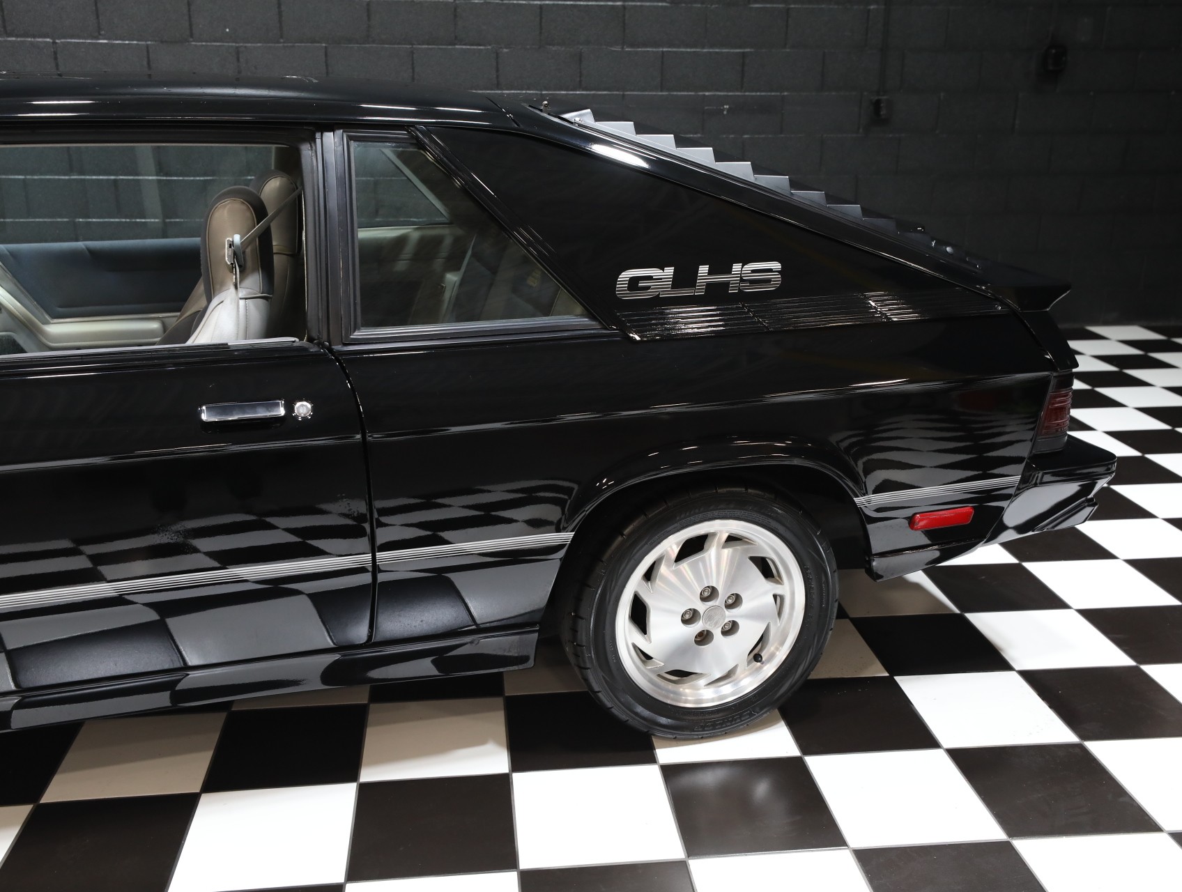 1987 Dodge Charger 32