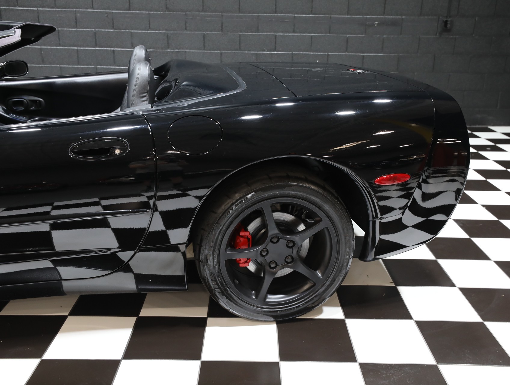 2001 Chevrolet Corvette 32