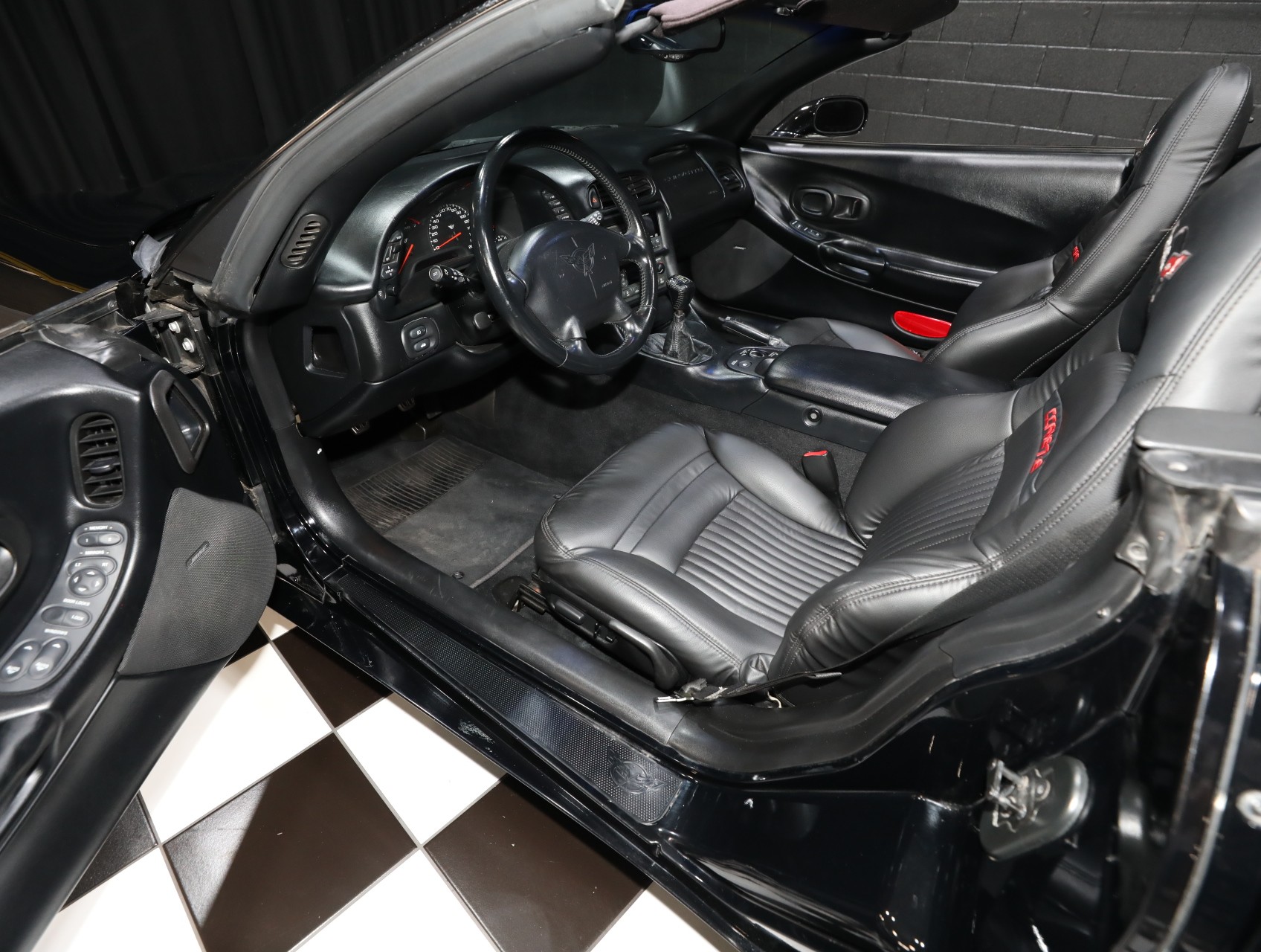 2001 Chevrolet Corvette 3