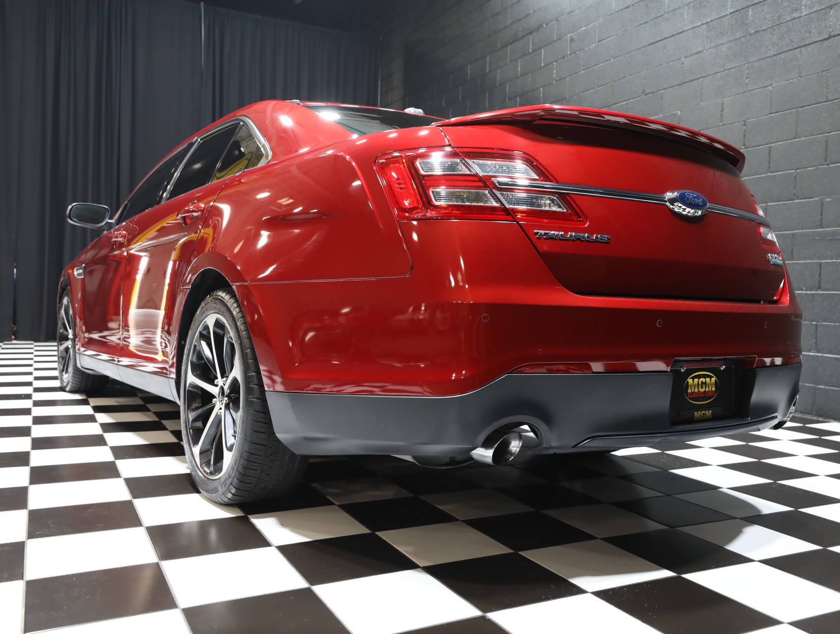 2015 Ford Taurus 24