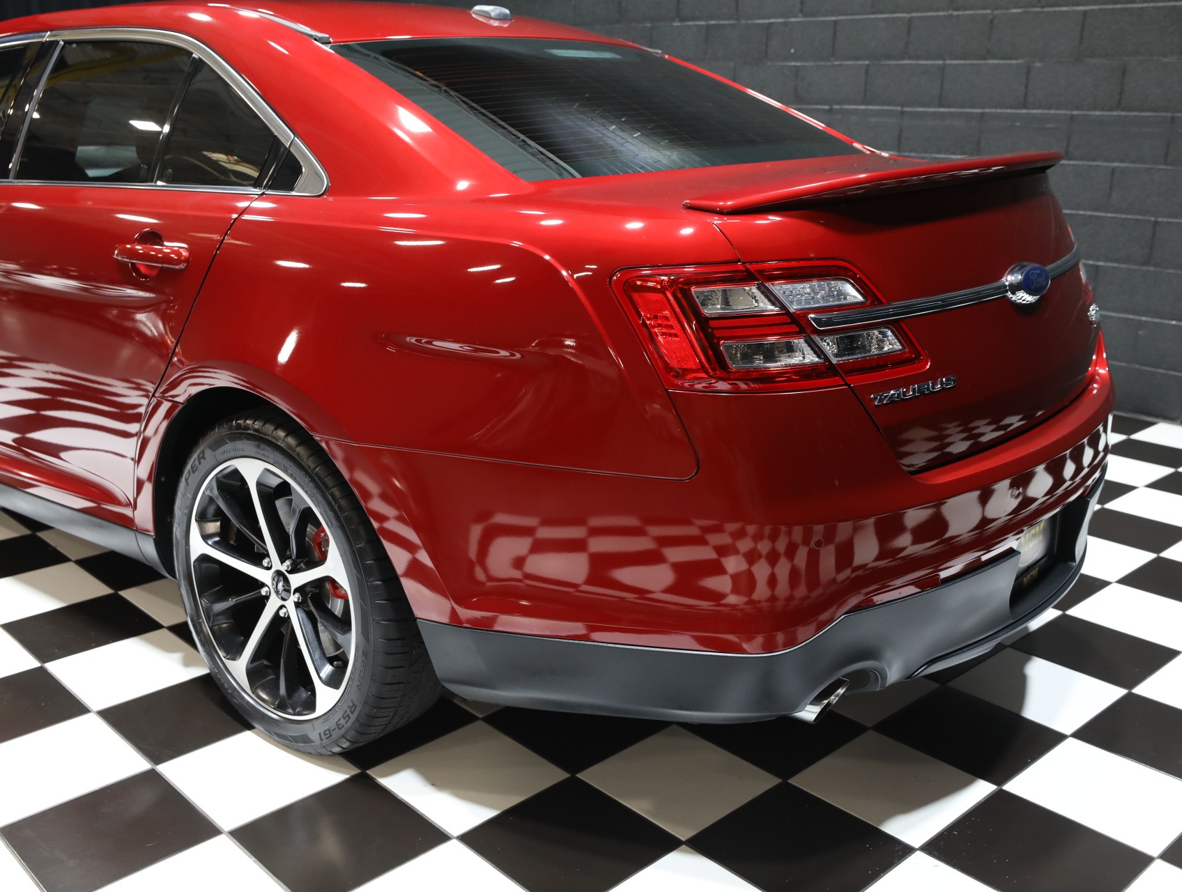 2015 Ford Taurus 25