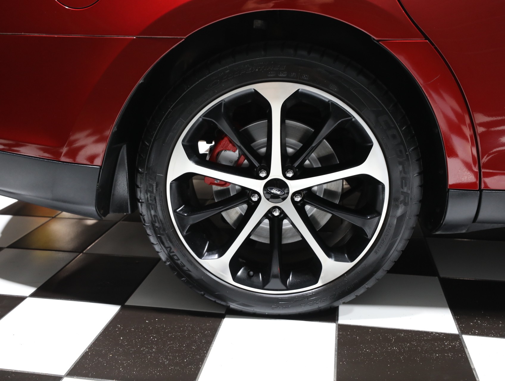2015 Ford Taurus 34