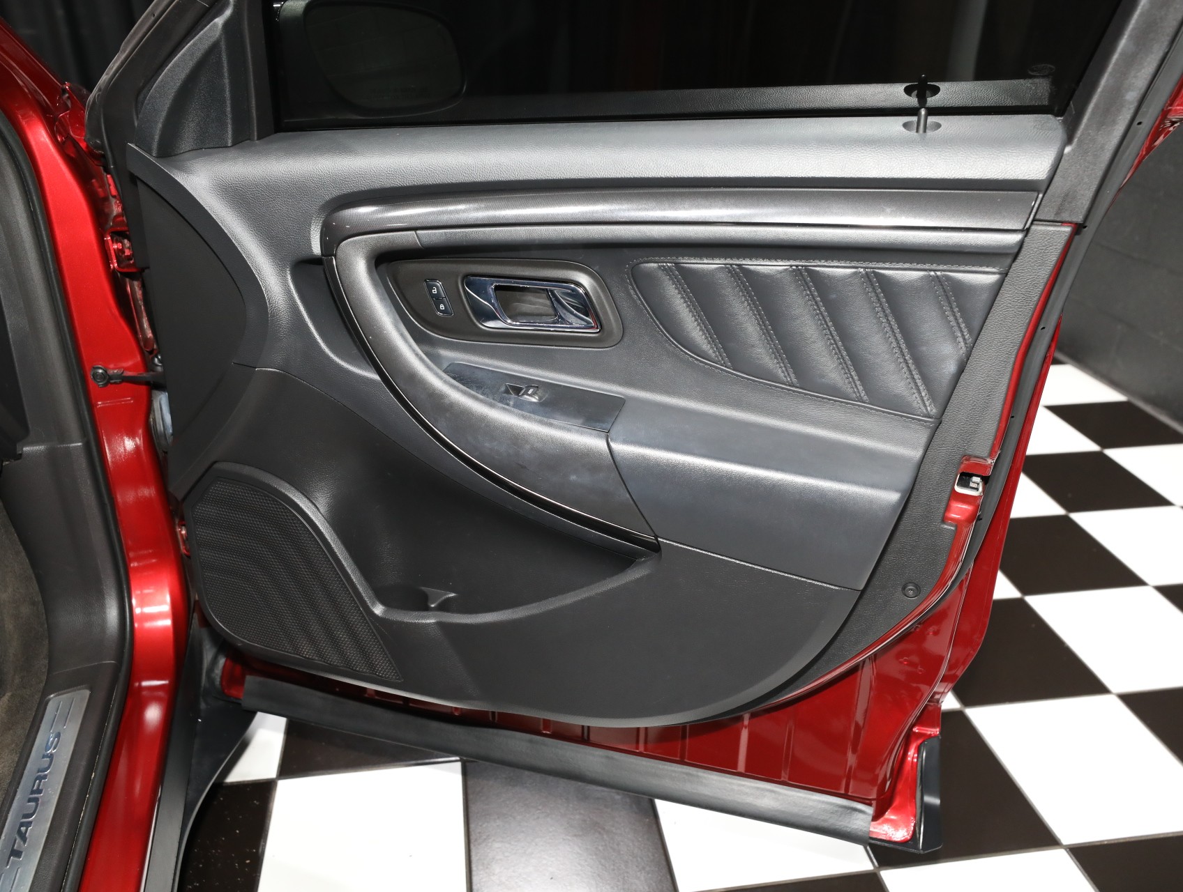 2015 Ford Taurus 35