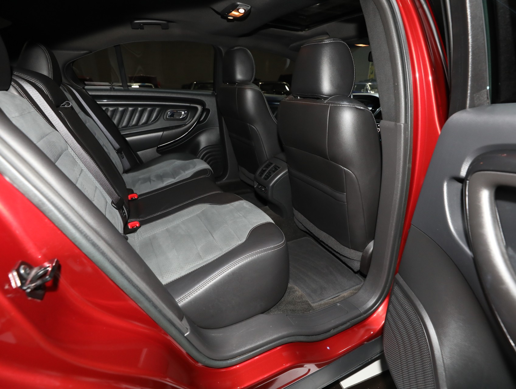 2015 Ford Taurus 40