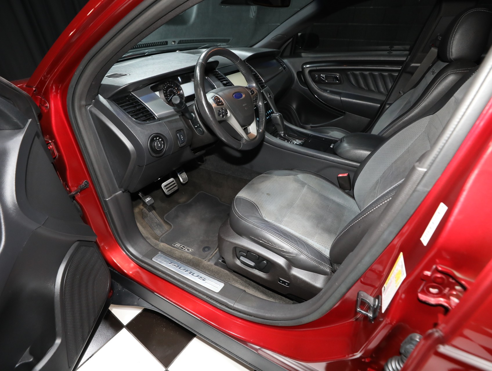 2015 Ford Taurus 4