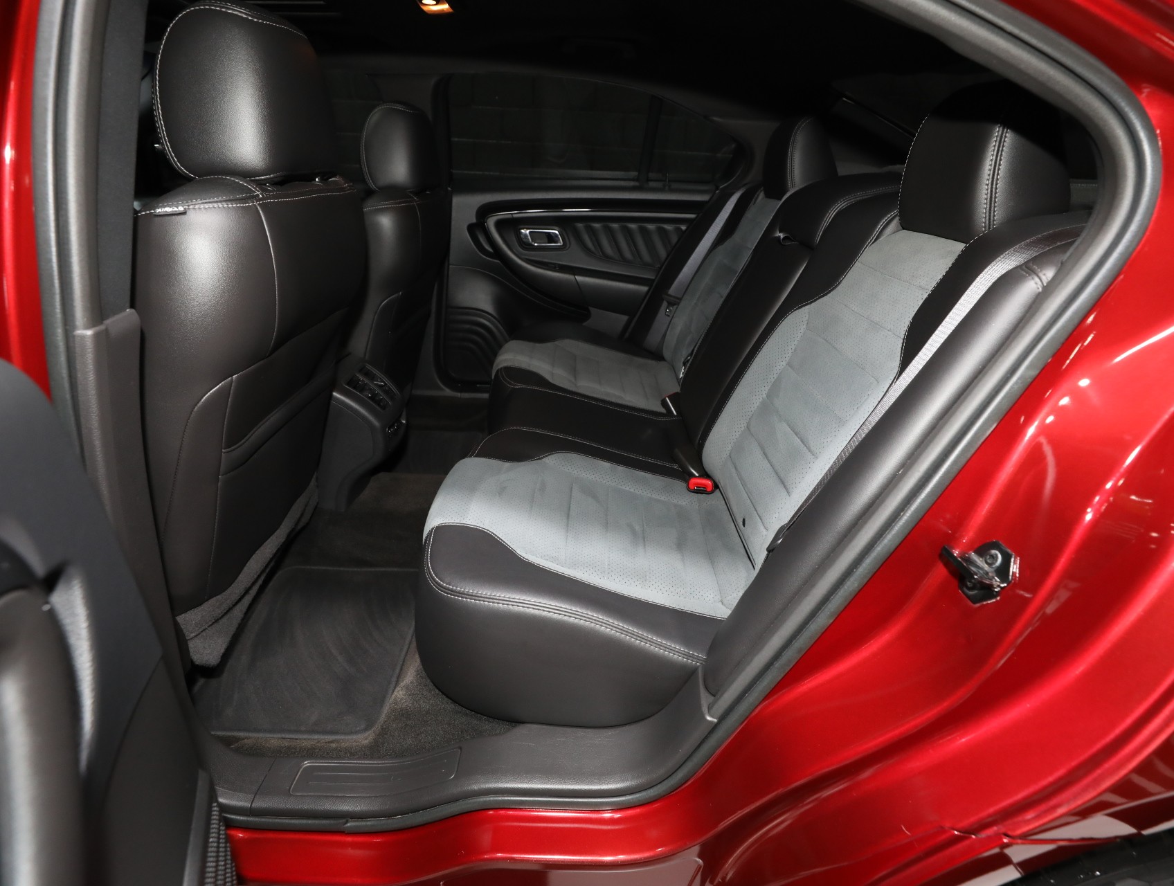 2015 Ford Taurus 44