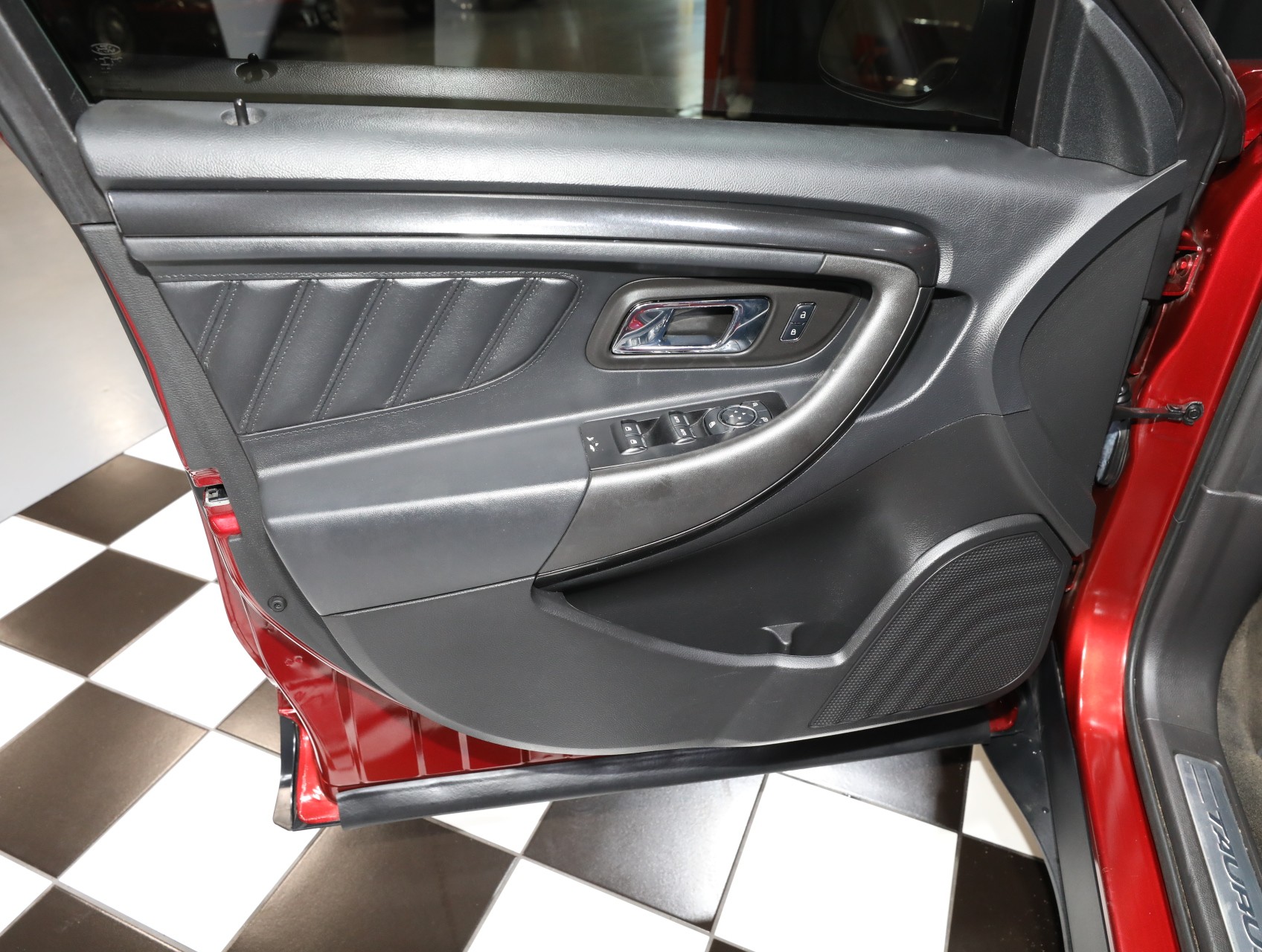 2015 Ford Taurus 46