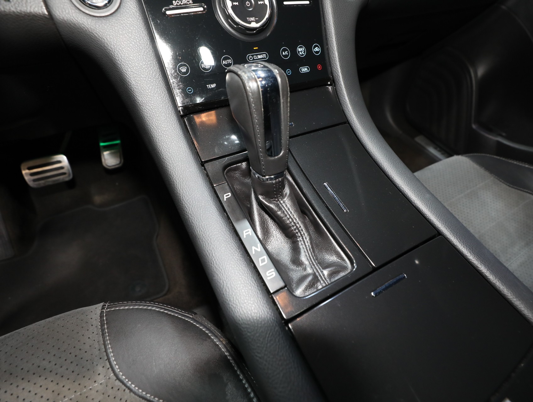 2015 Ford Taurus 55