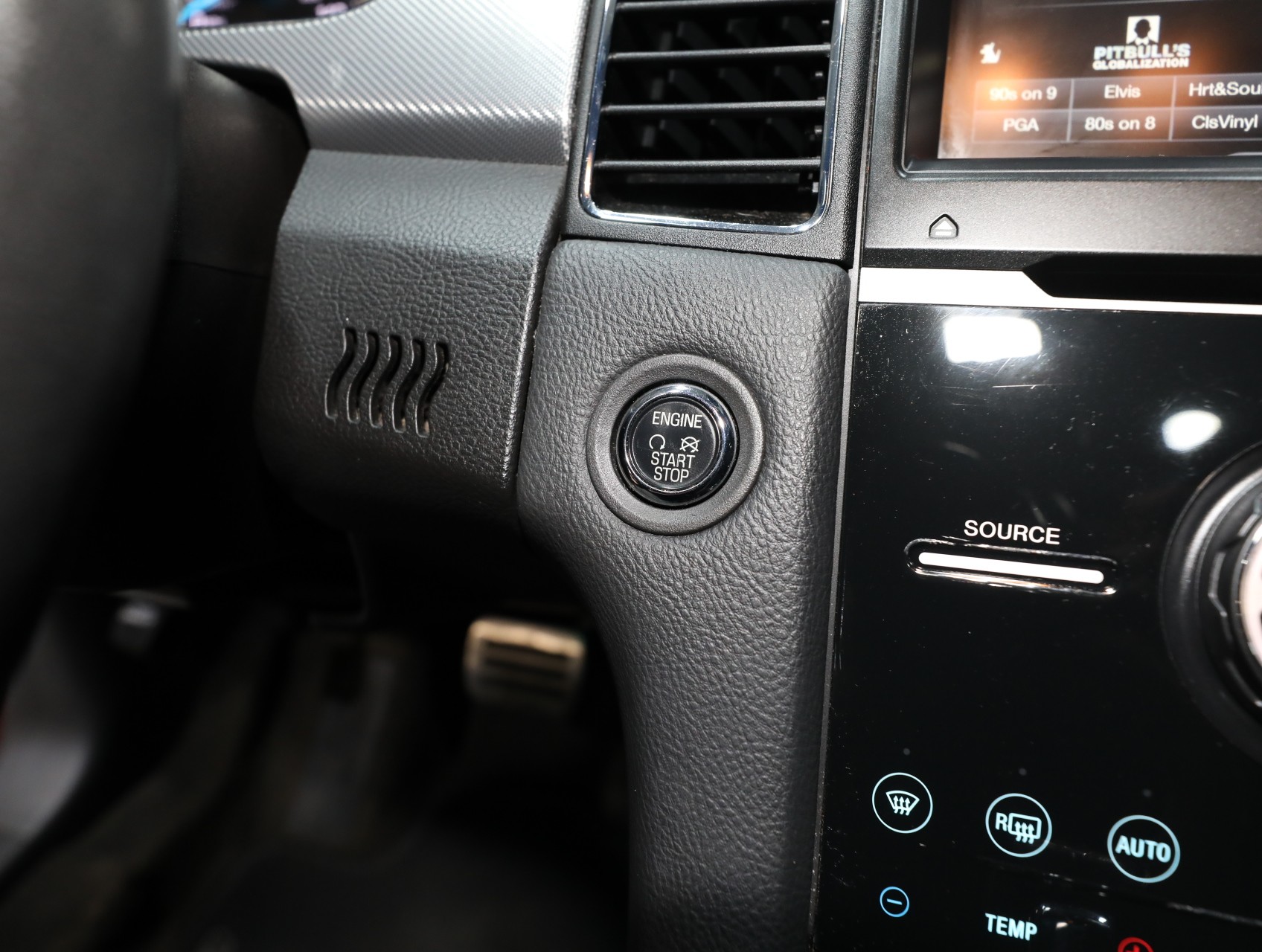 2015 Ford Taurus 56
