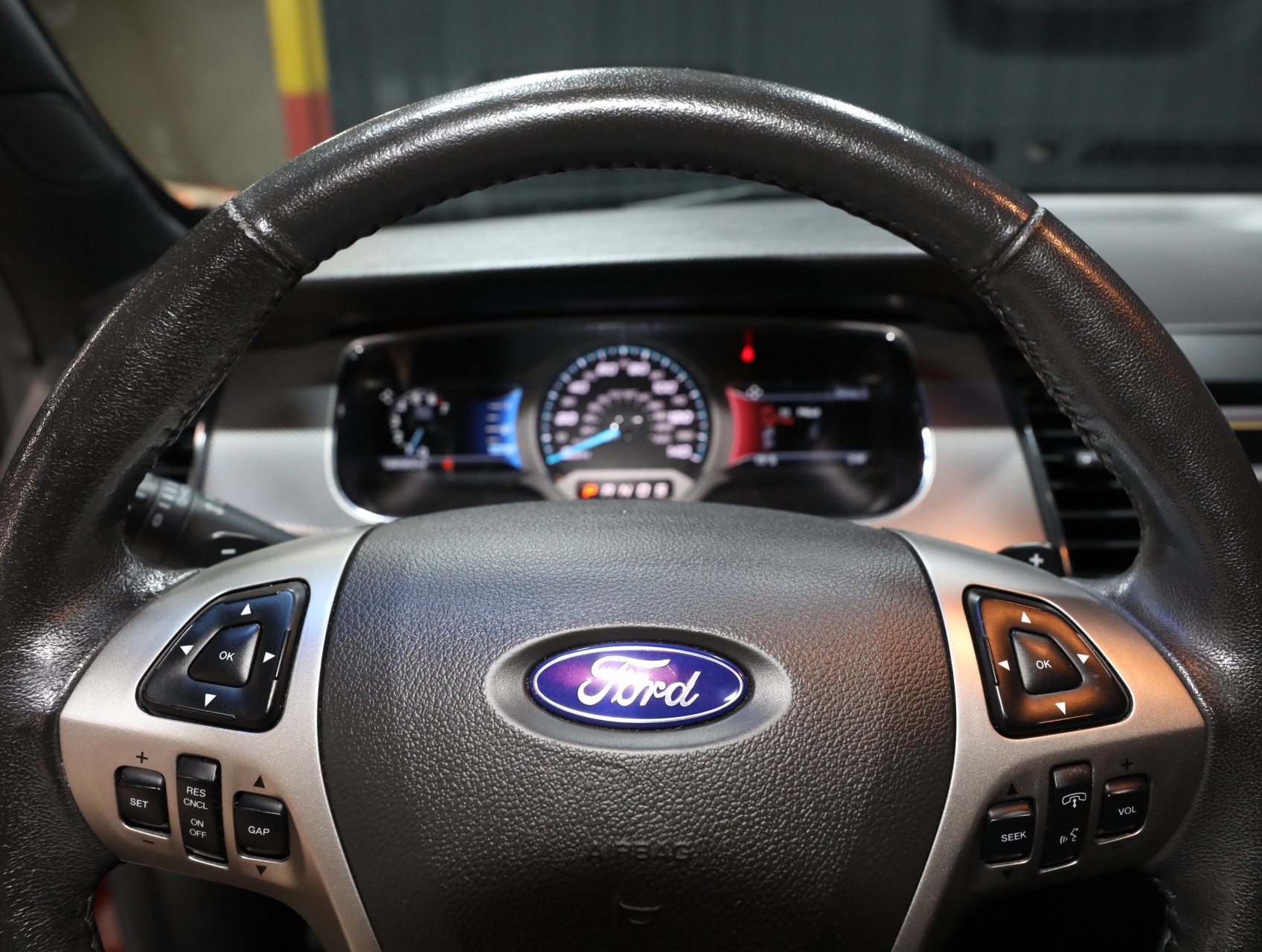 2015 Ford Taurus 59