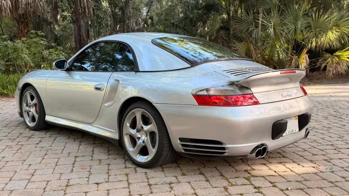 2004 Porsche 911 16