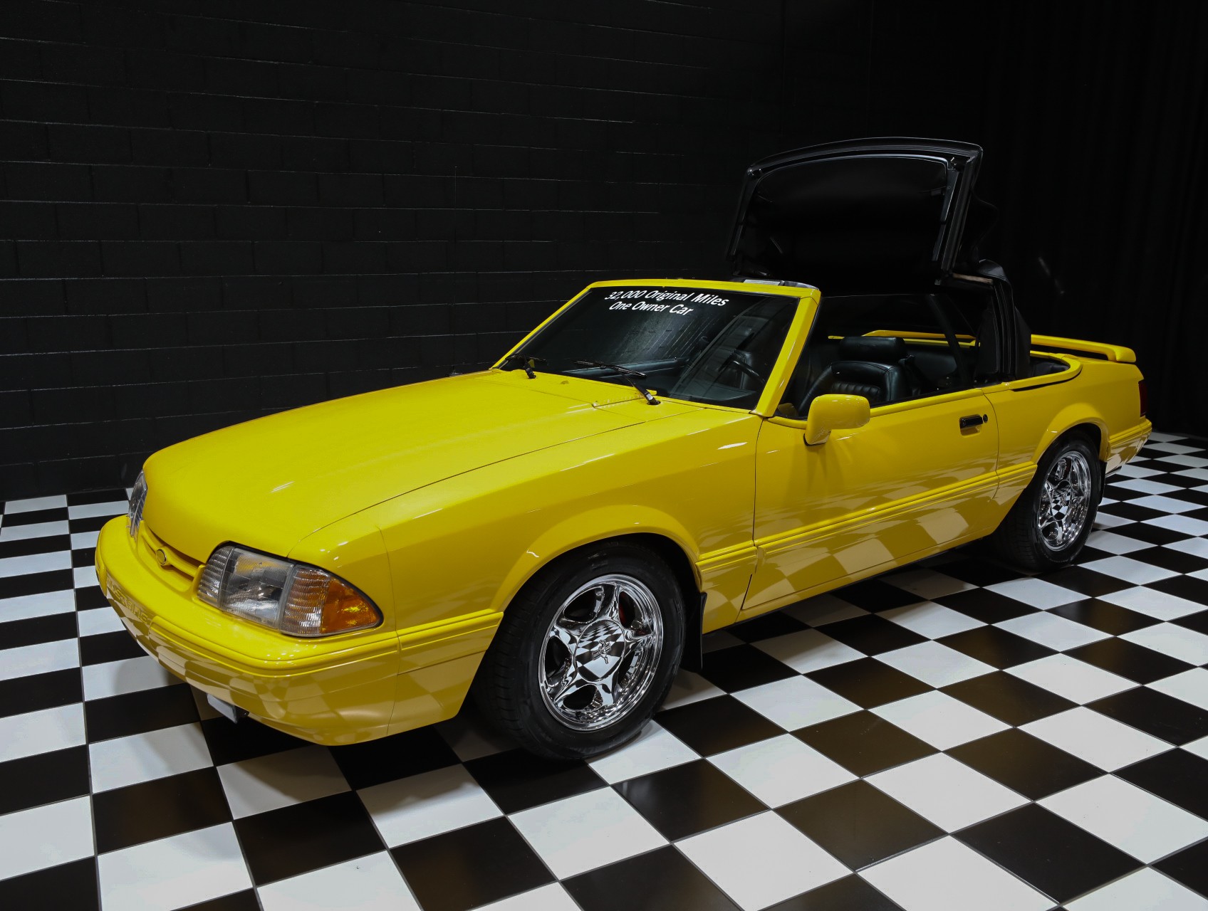 1993 Ford Mustang 11
