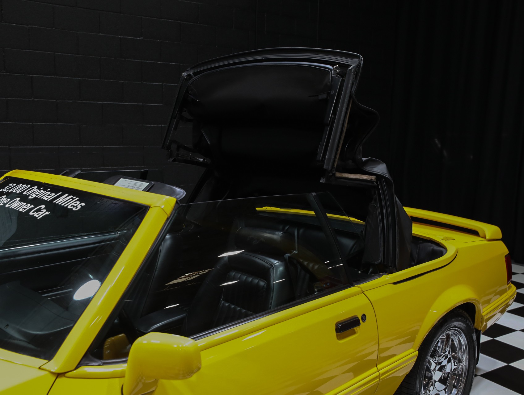 1993 Ford Mustang 12