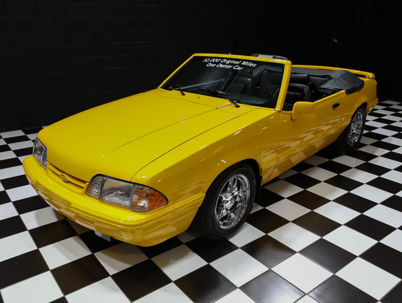1993 Ford Mustang 13