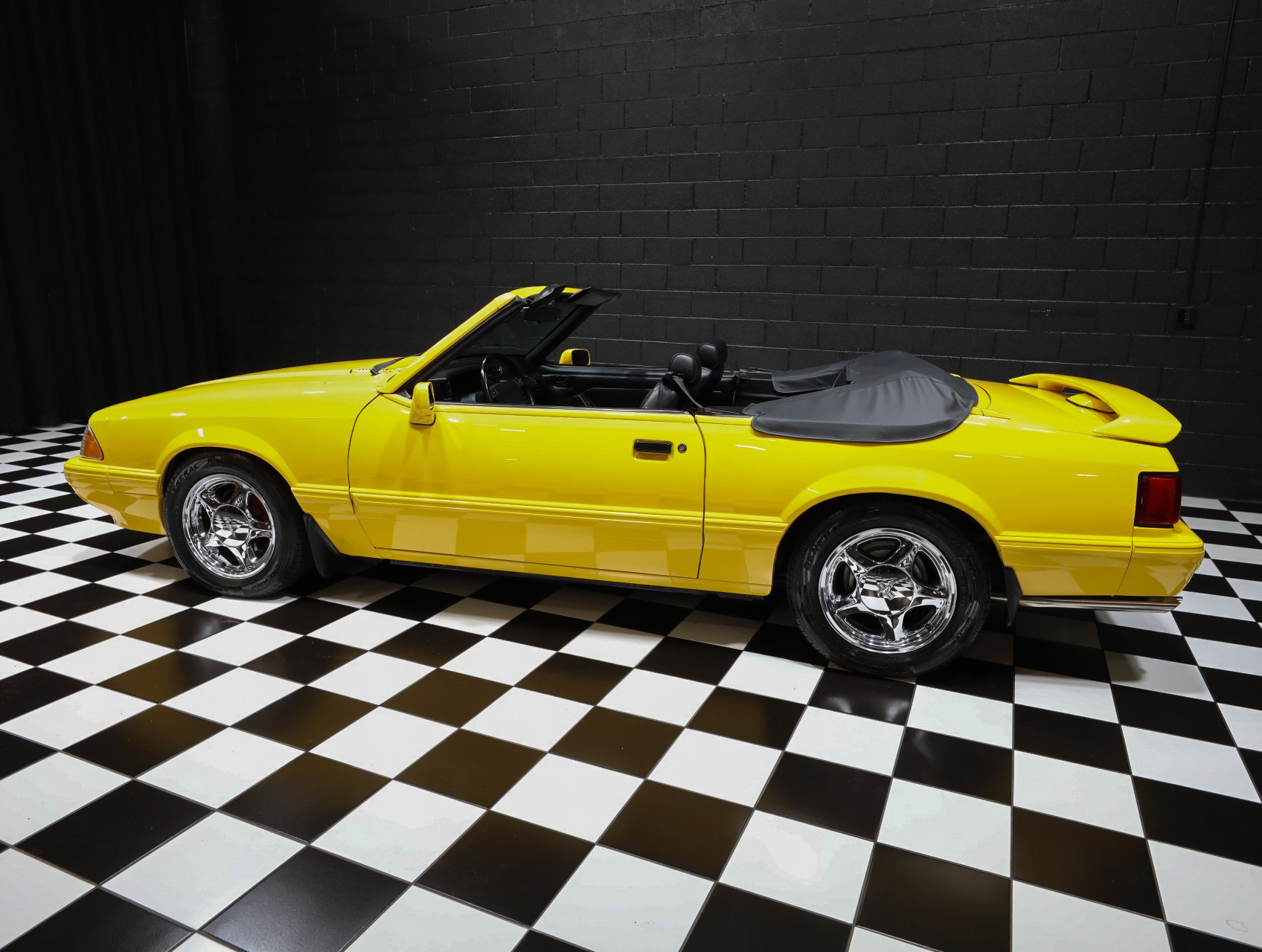 1993 Ford Mustang 33