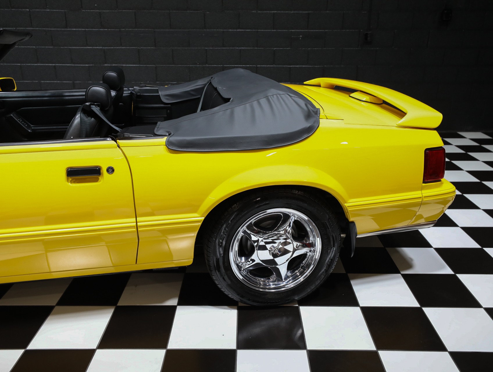 1993 Ford Mustang 34