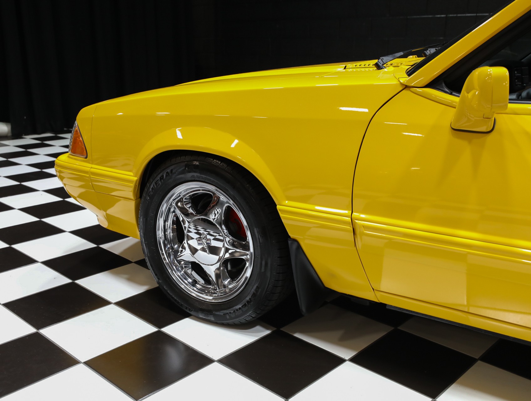 1993 Ford Mustang 35