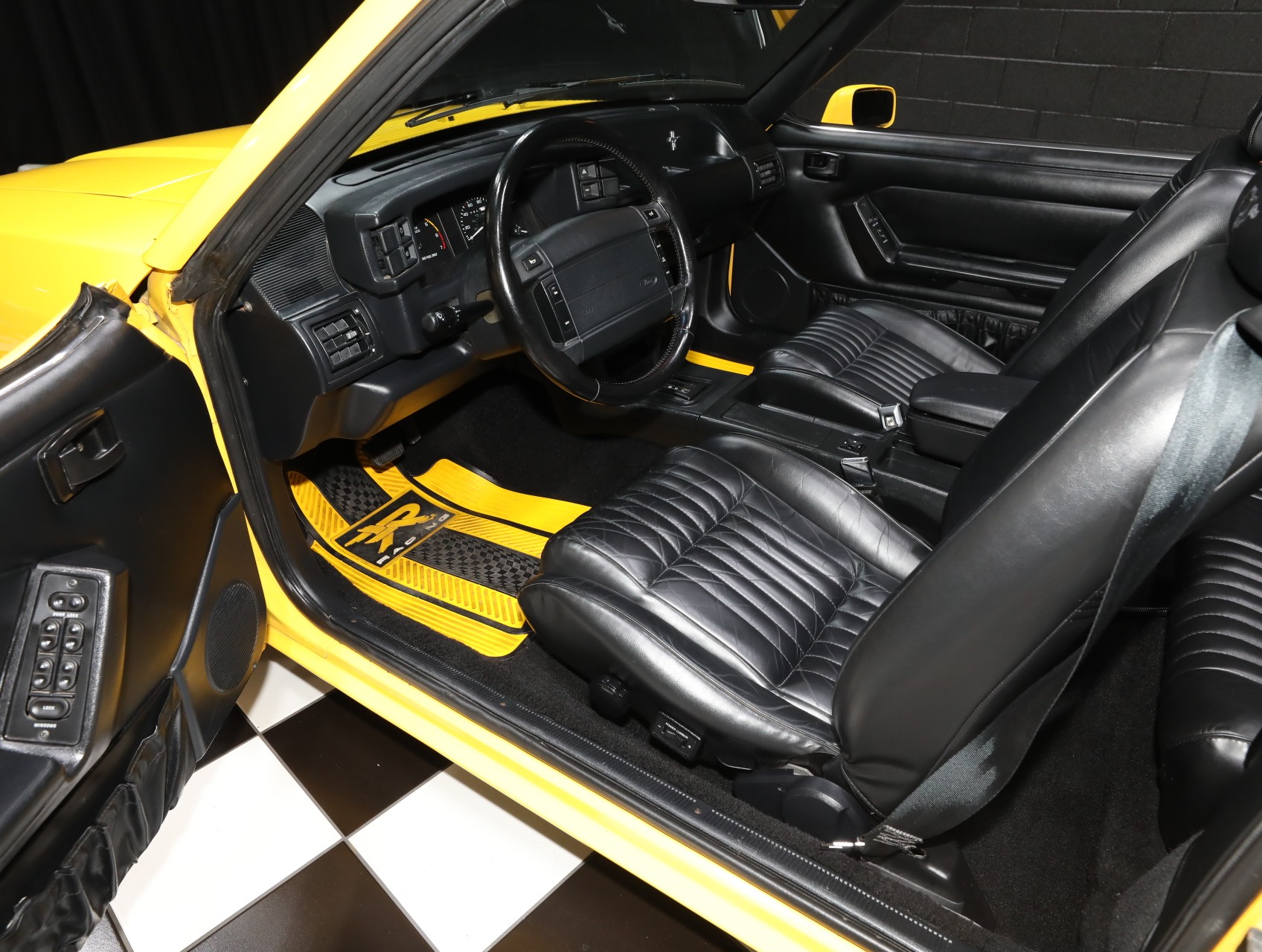 1993 Ford Mustang 3