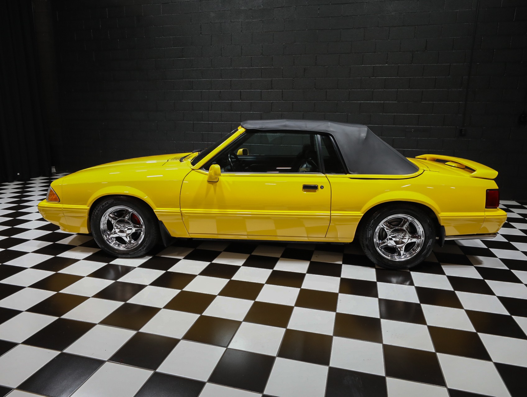 1993 Ford Mustang 7