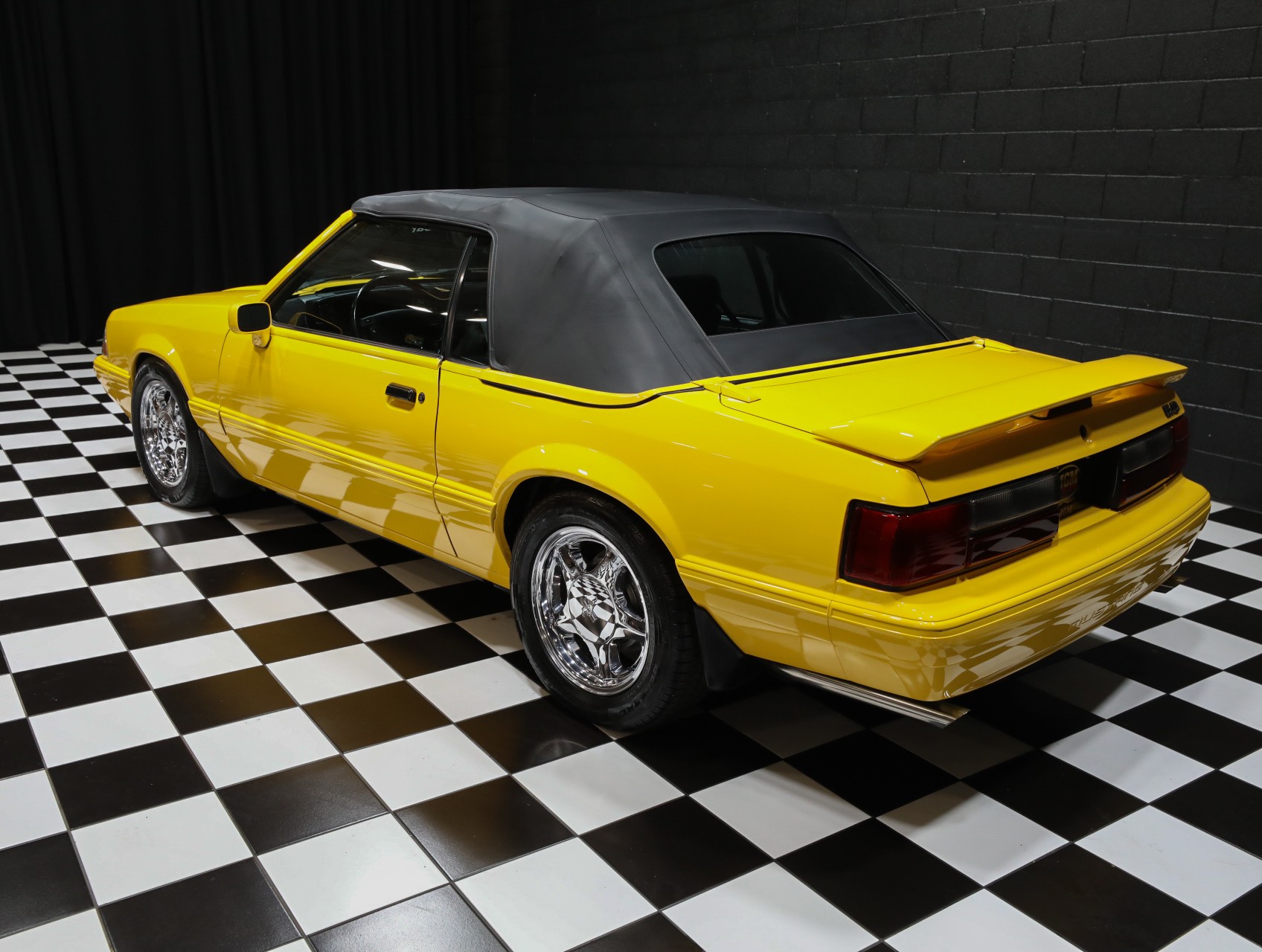 1993 Ford Mustang 8