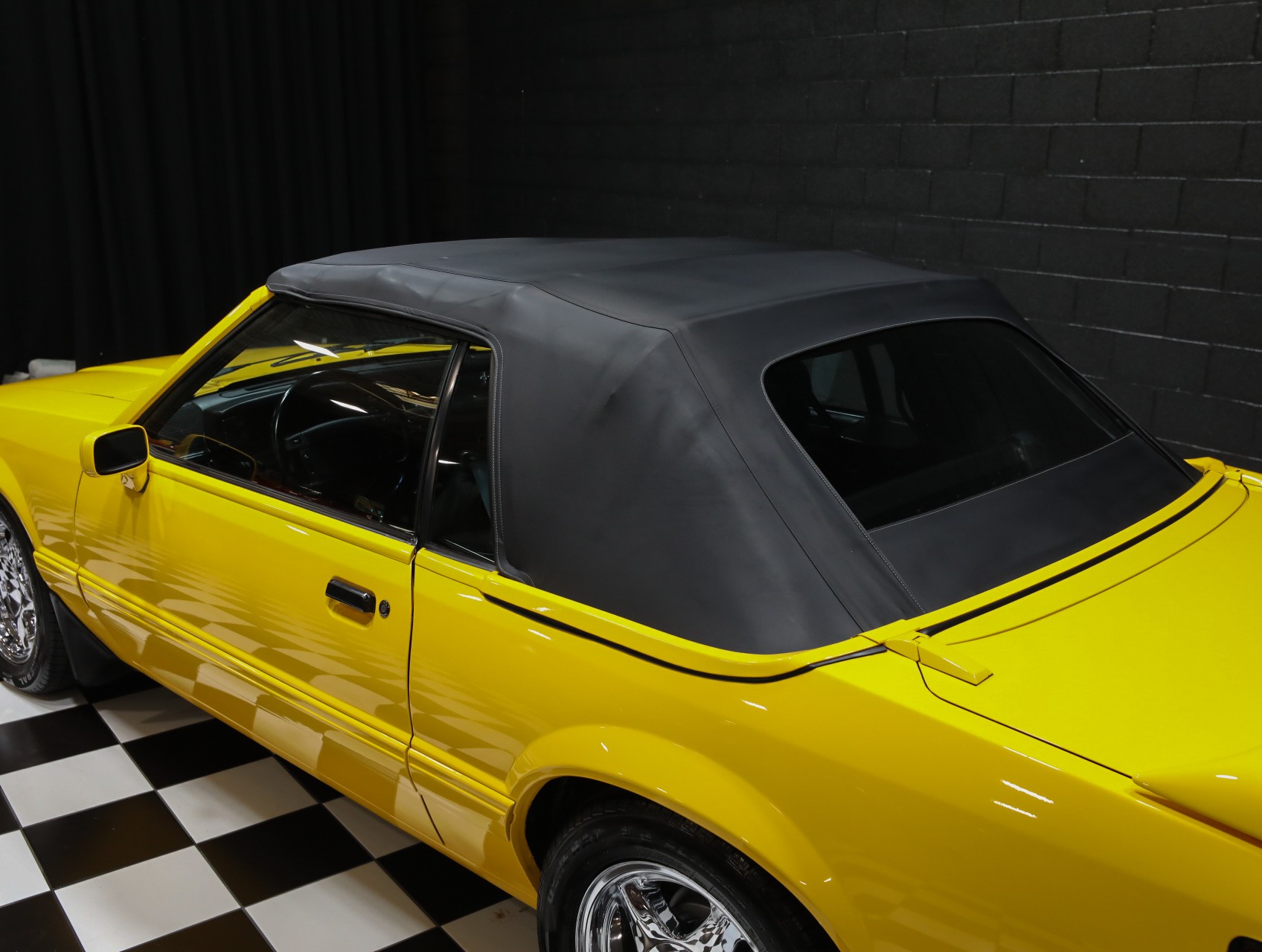 1993 Ford Mustang 9