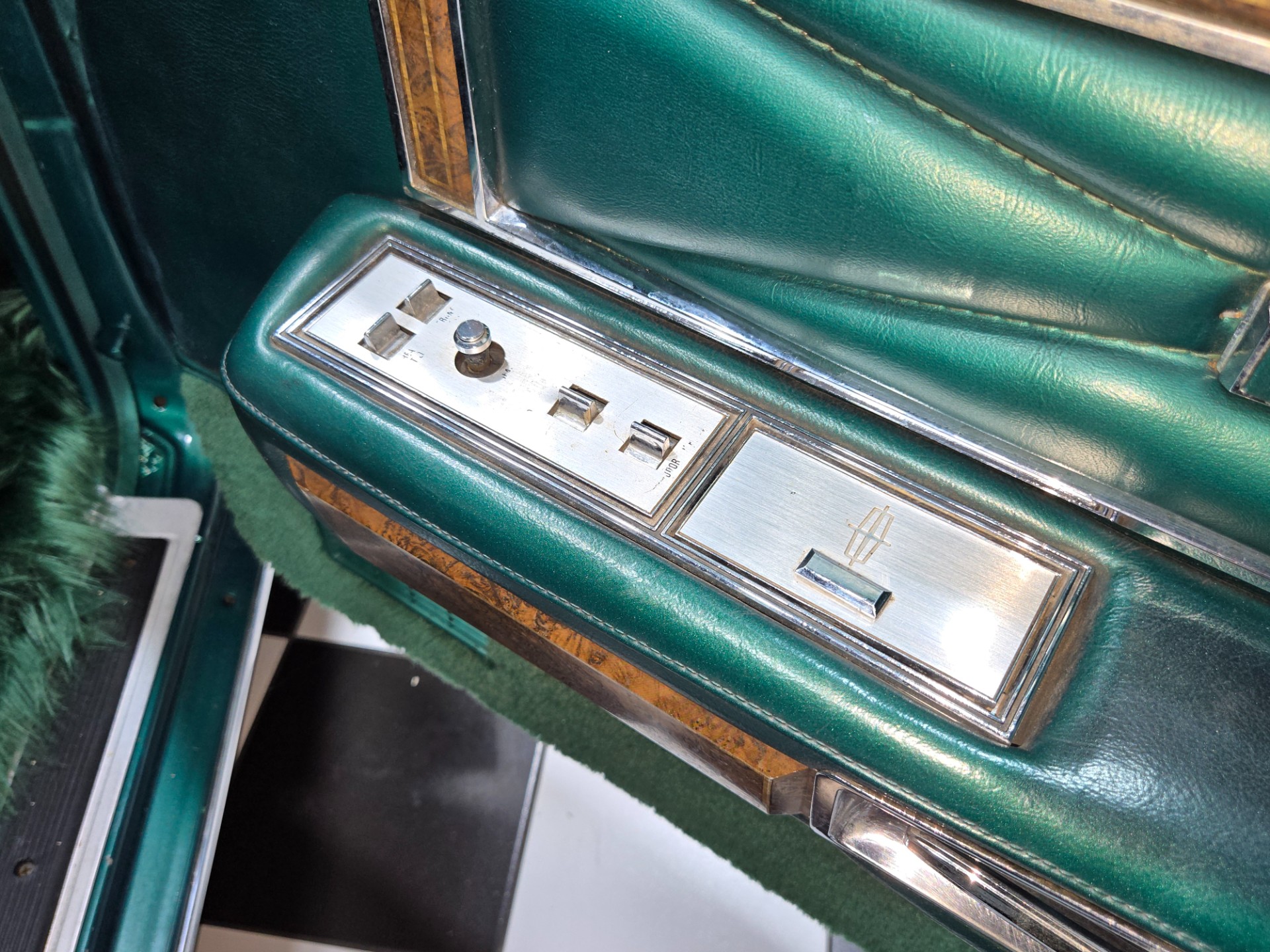 1975 Lincoln Continental 107
