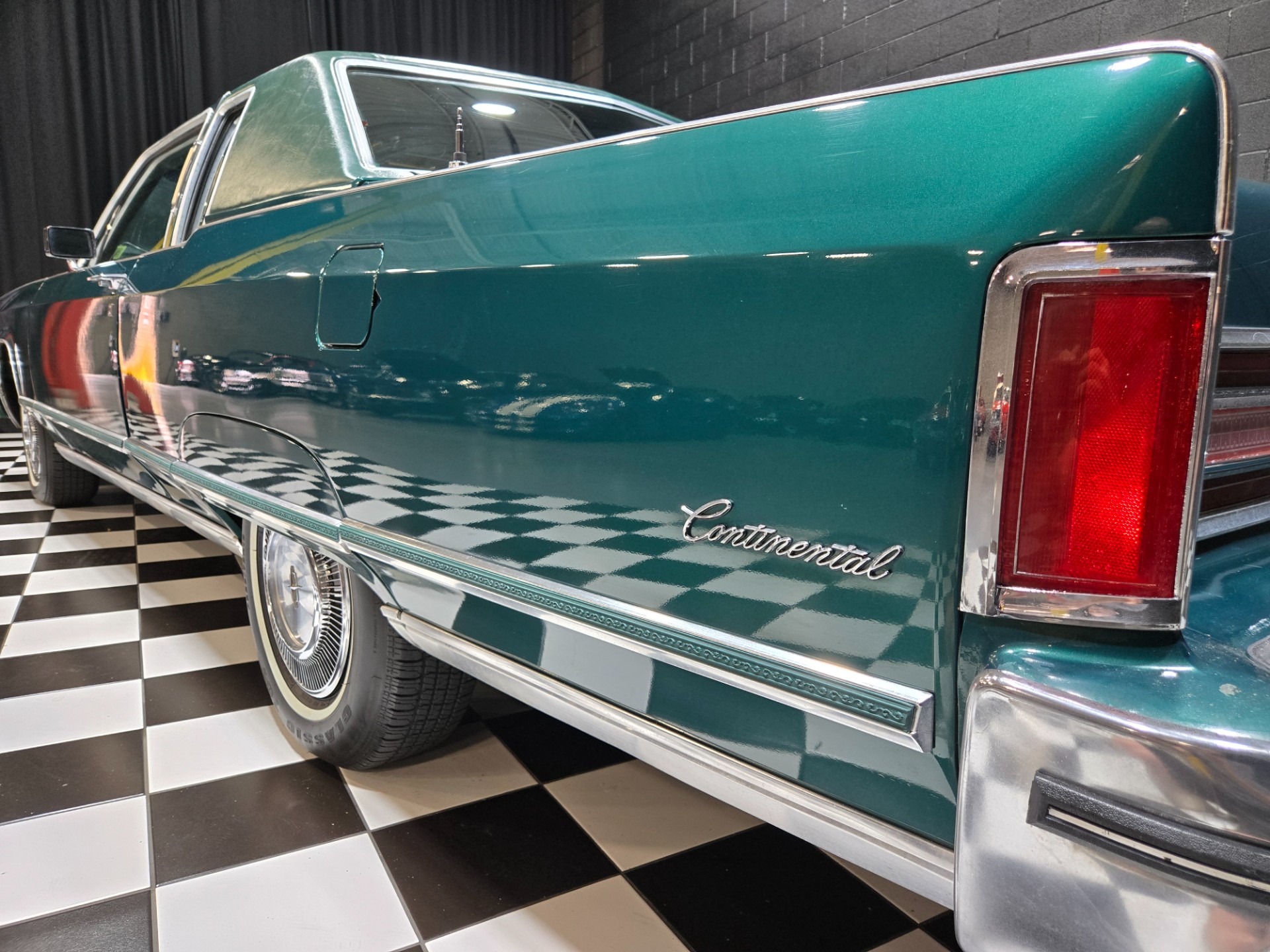 1975 Lincoln Continental 37