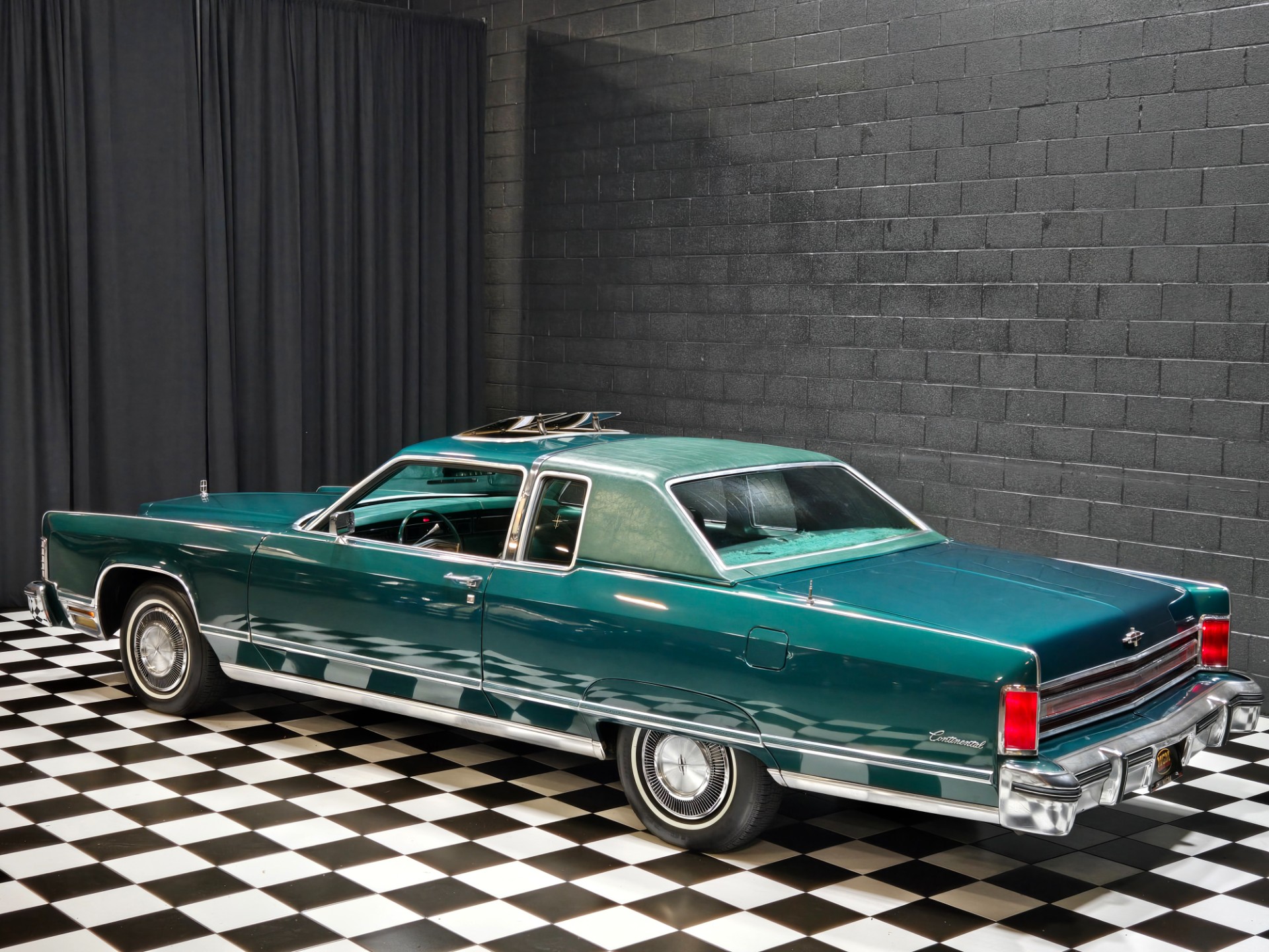 1975 Lincoln Continental 4