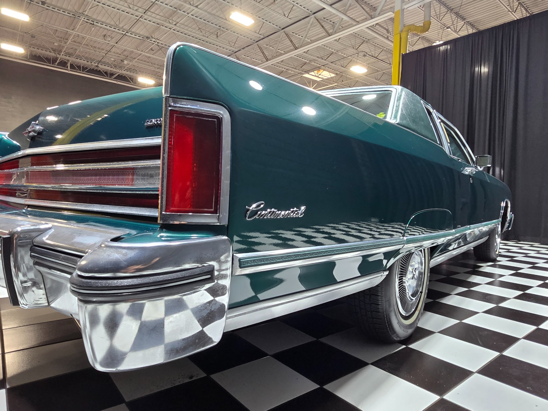 1975 Lincoln Continental 41