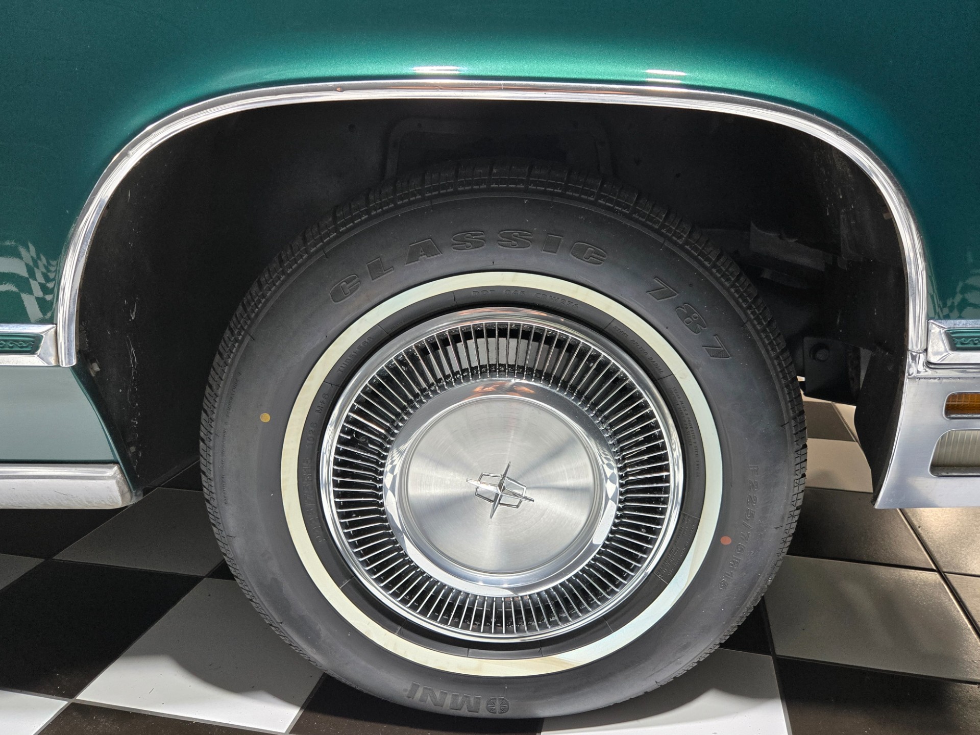 1975 Lincoln Continental 54