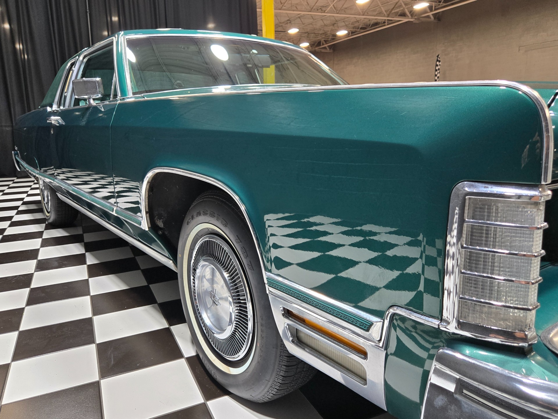 1975 Lincoln Continental 70