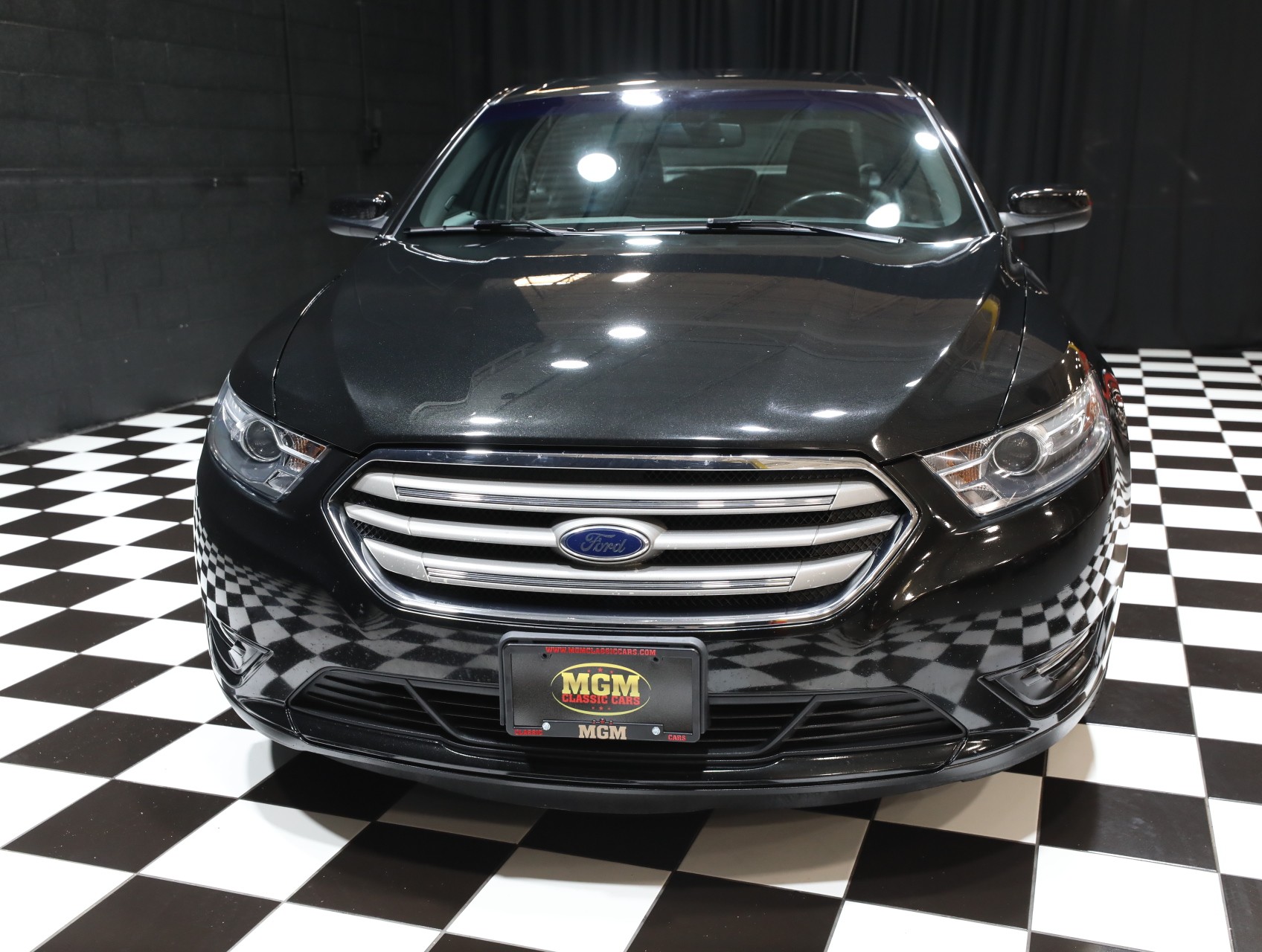 2013 Ford Taurus 11