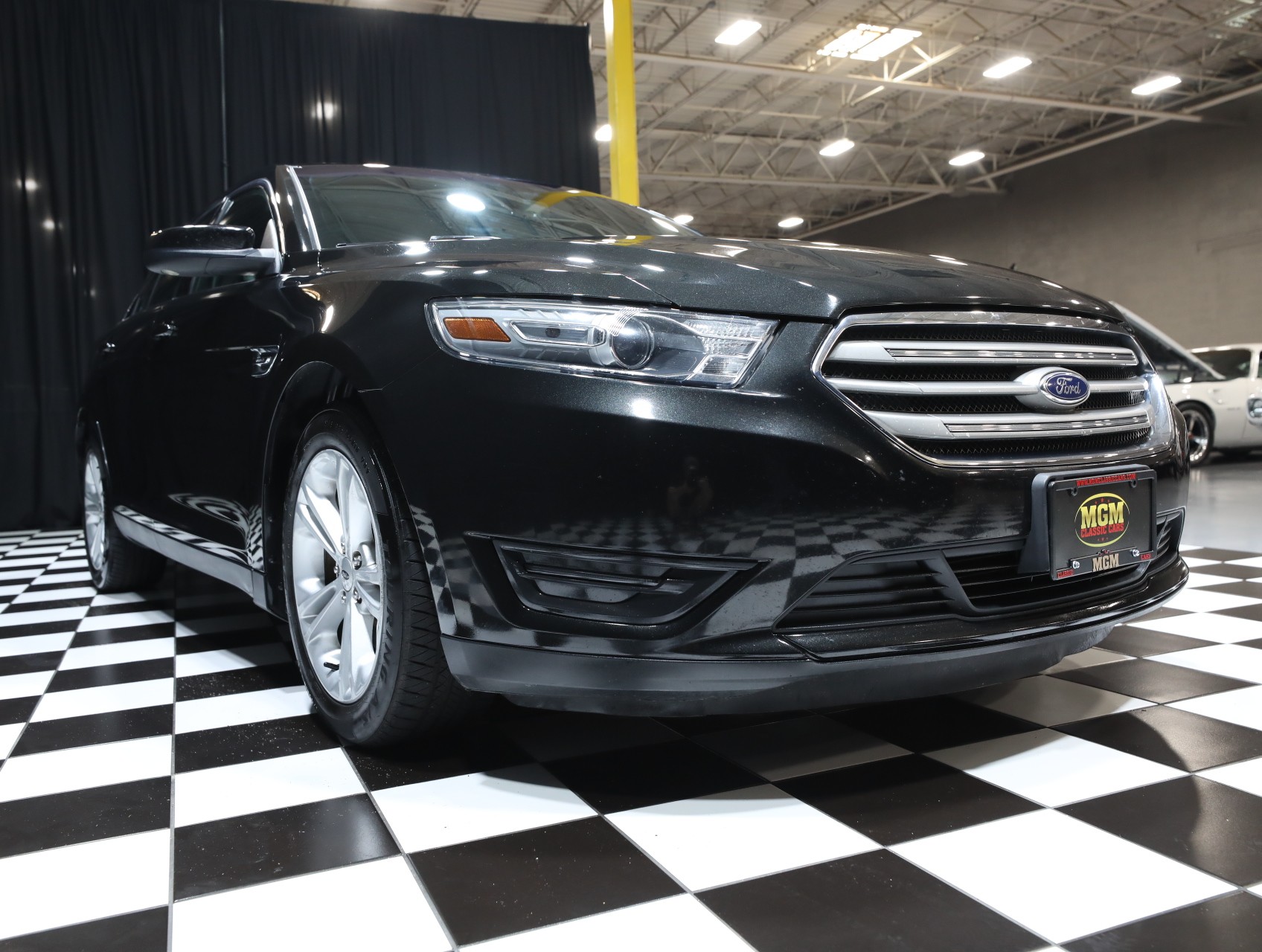 2013 Ford Taurus 14